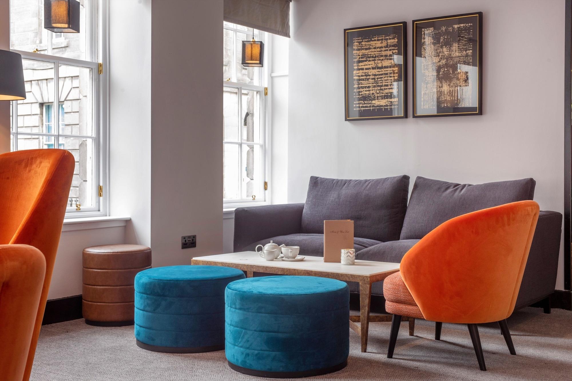 Vista Lobby Ten Hill Place