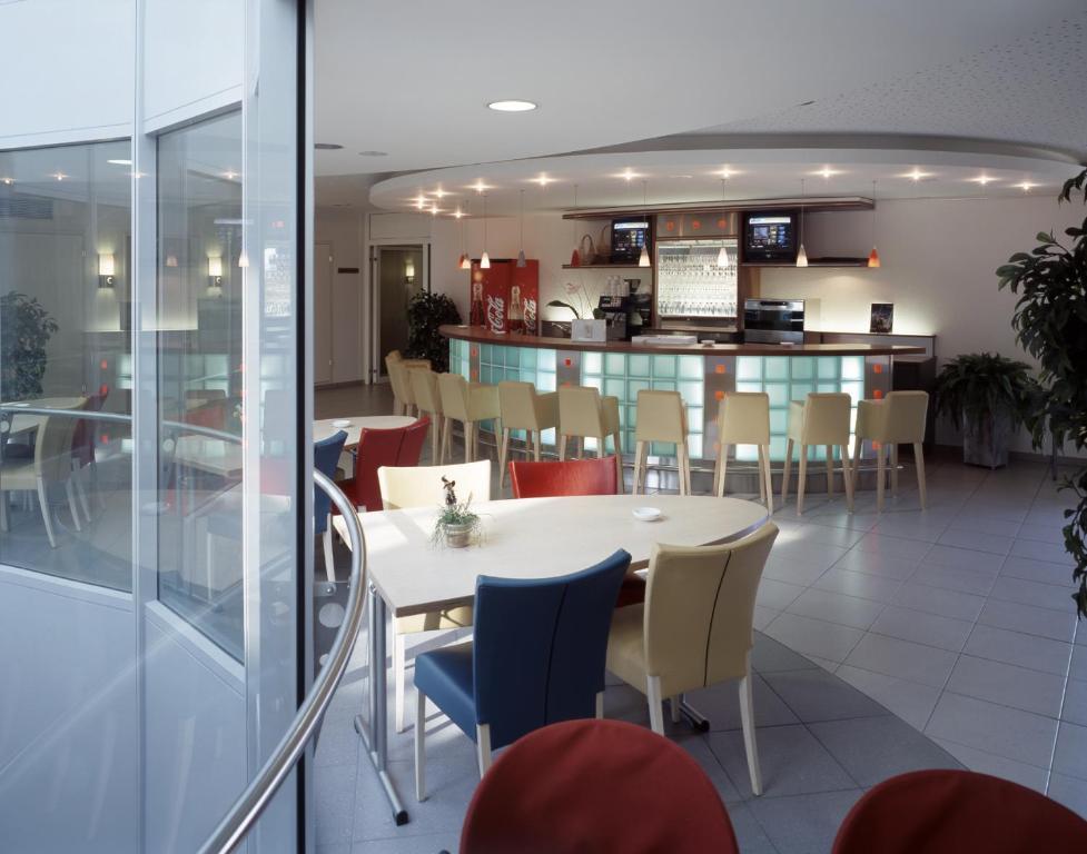 Bar/Salón B&B HOTEL Lully 3 Lacs