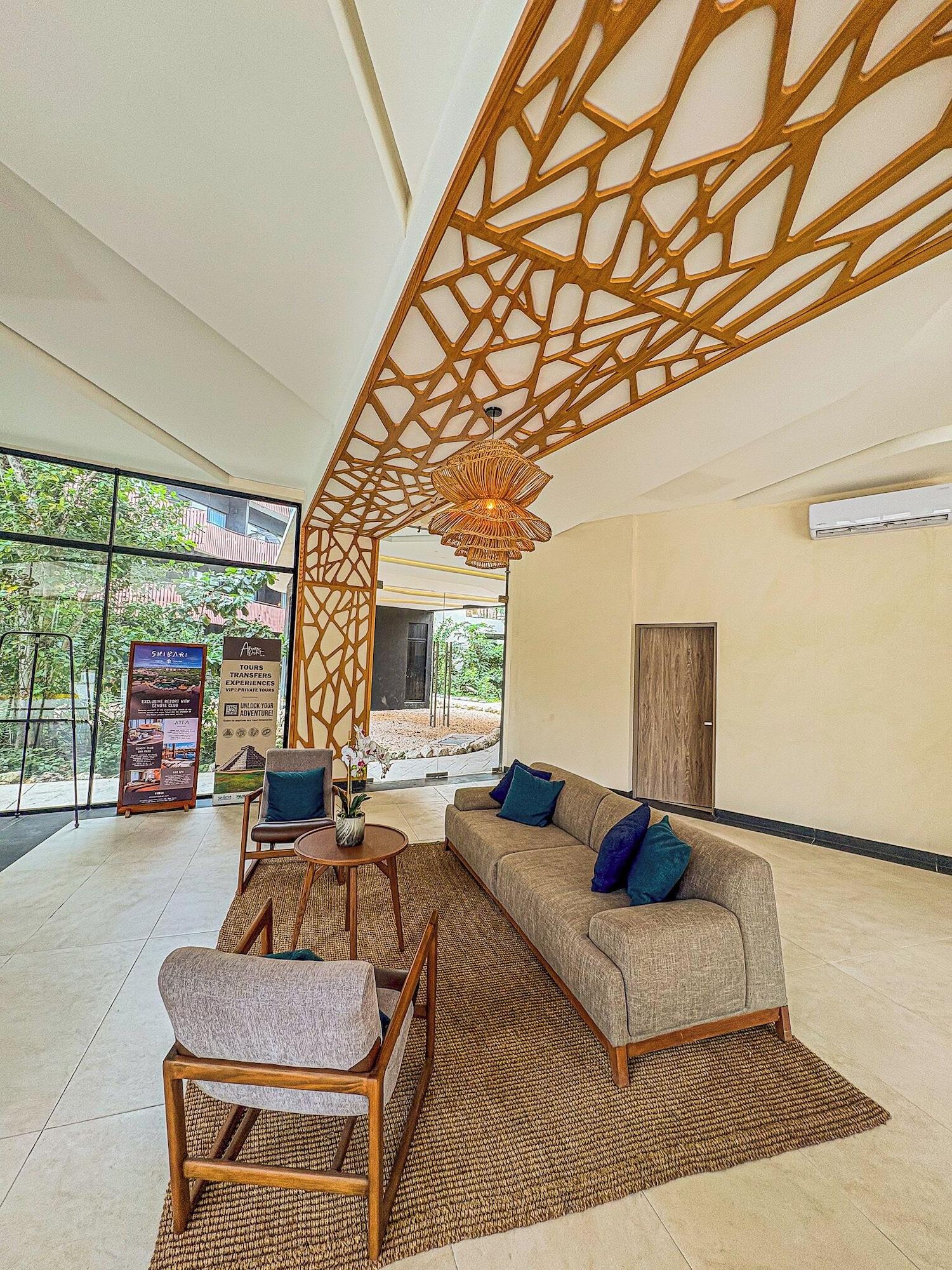 Vista Lobby Monkey Lifestyle