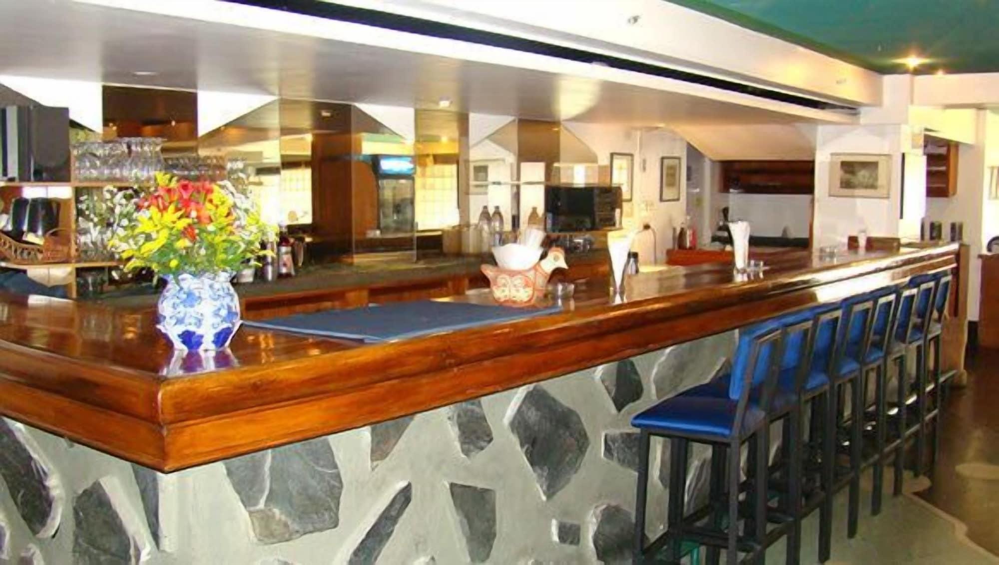 Bar/Salón Caracas Cumberland