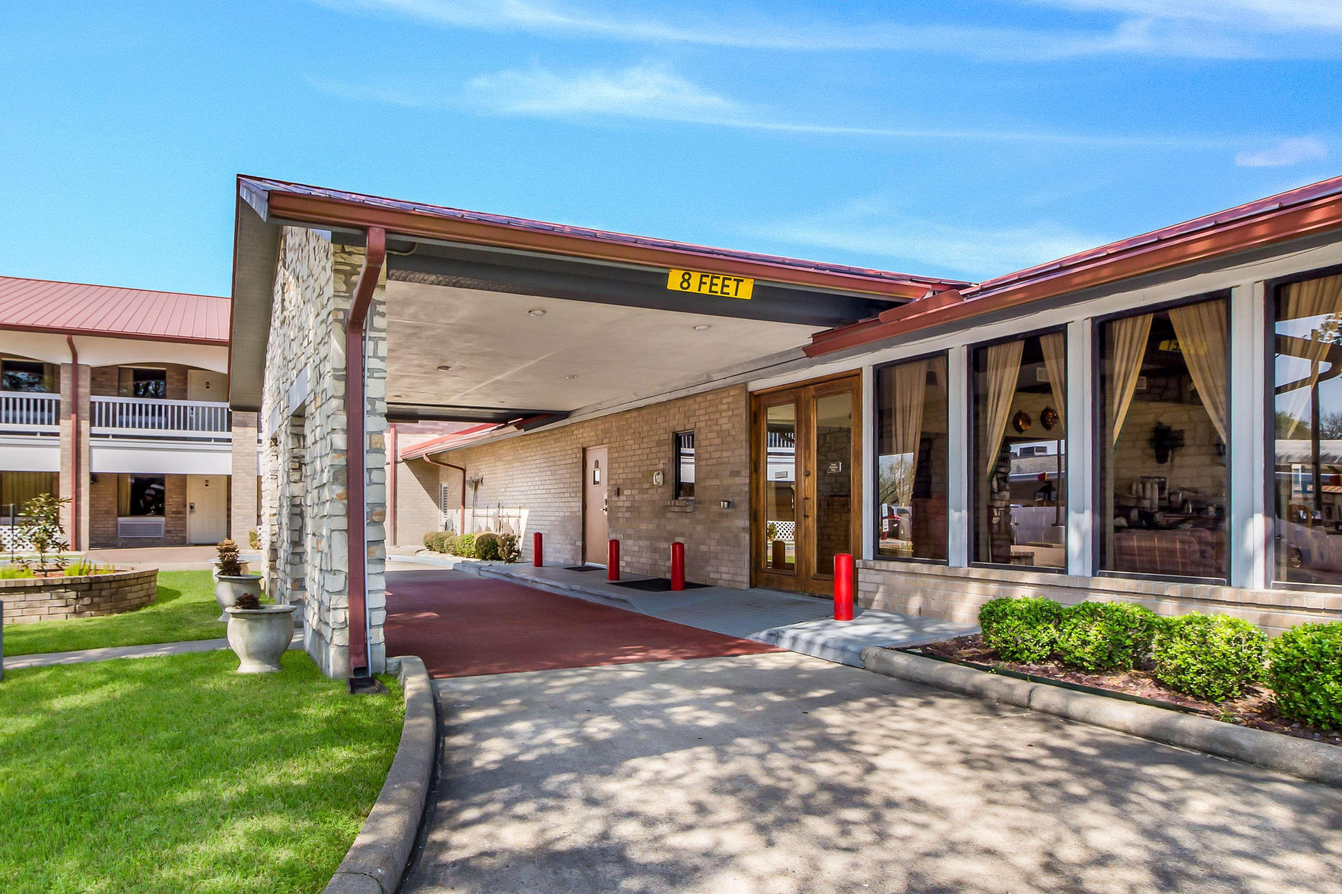 Vista Exterior Americas Best Value Inn Columbus, TX