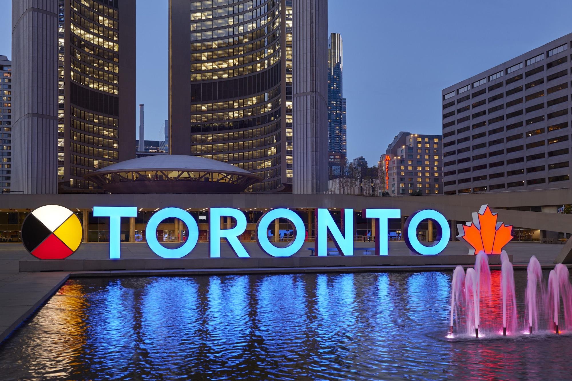 Vista Exterior Marriott Downtown at CF Toronto Eaton Centre