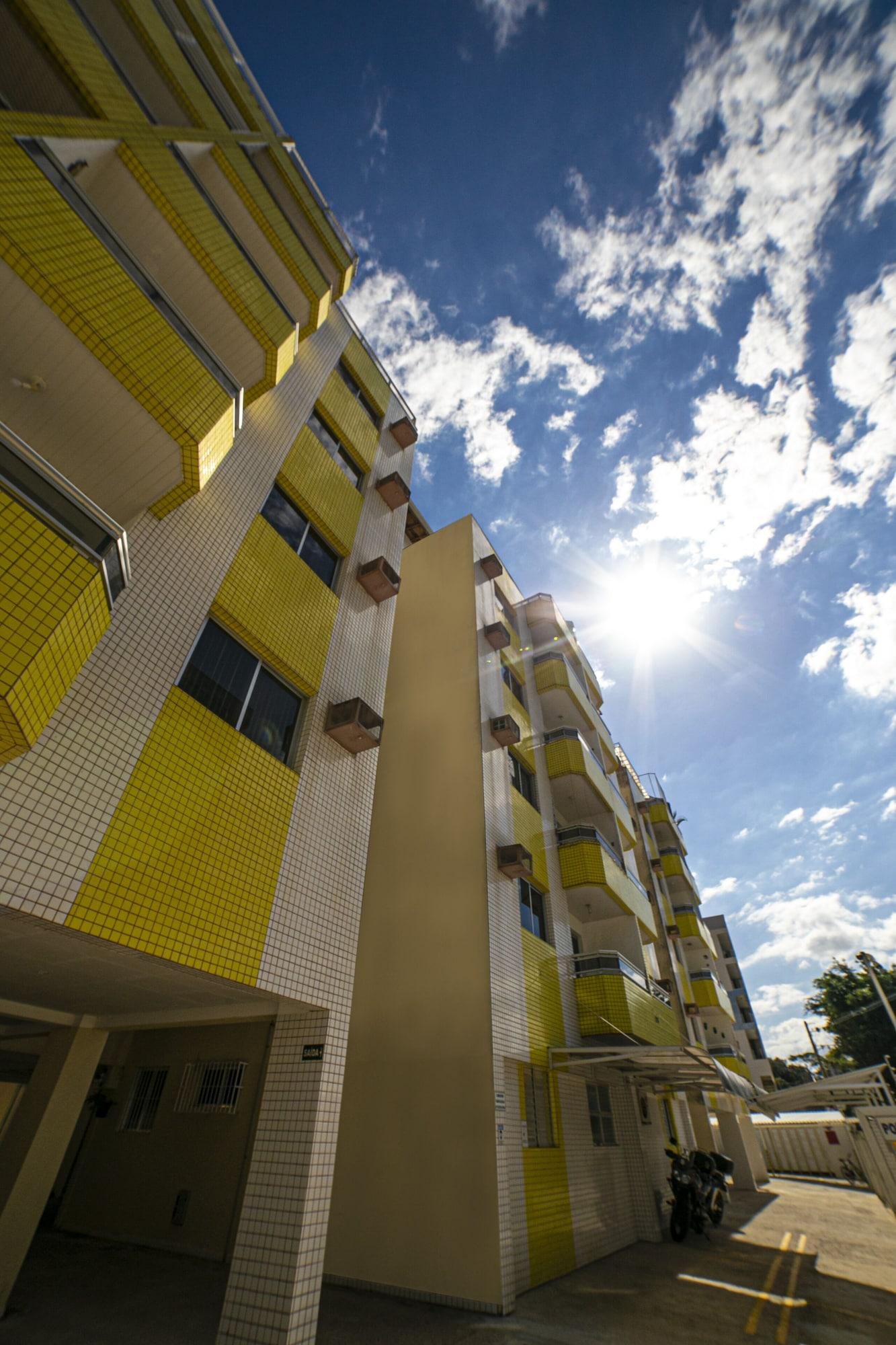 Vista Exterior Apto 22E ar condicionado e ventilador, 2 quartos, churrasqueira, elevador e piscina