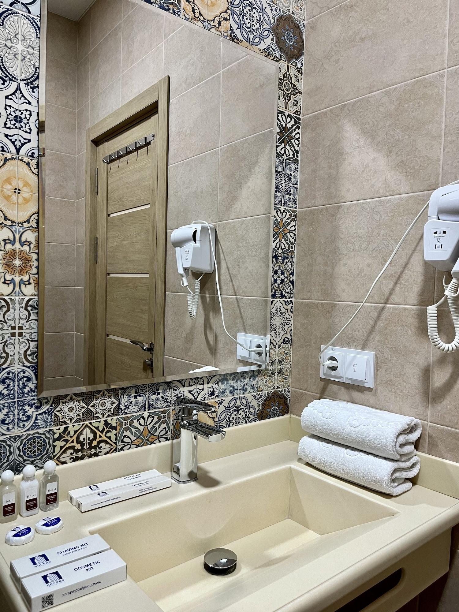 Equipamiento de Habitación Bristol Hotel Tashkent