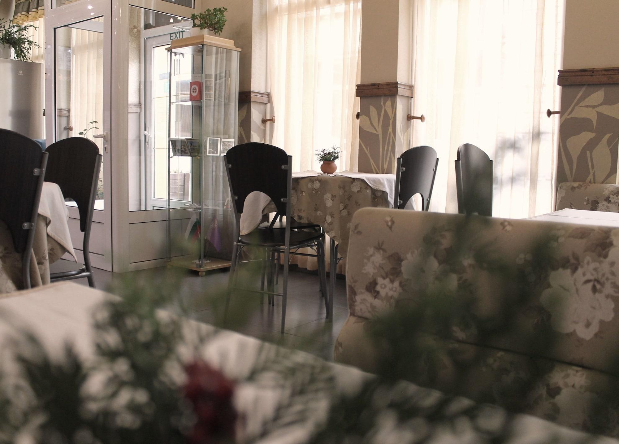 Bar/Salón Hotel Tarnava