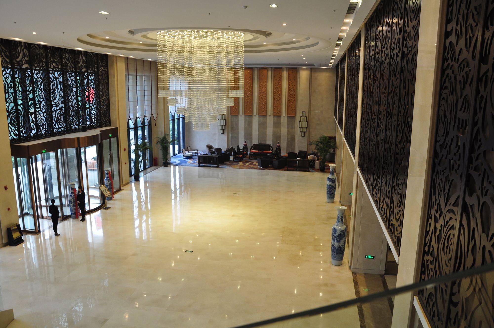 Vista Lobby Joyful Rose International Hotel