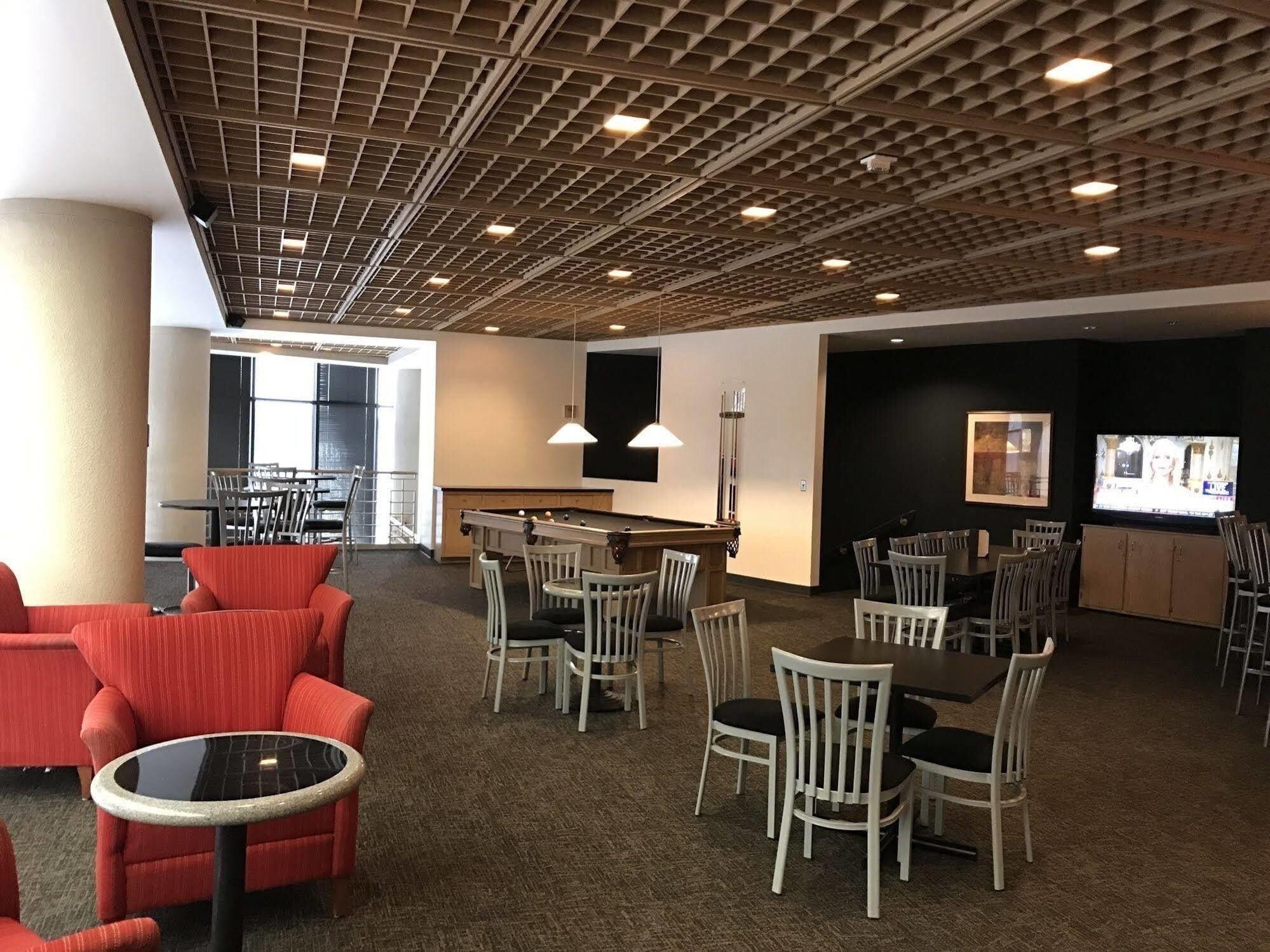 Bar/Salón Oak Ridge International Hotel & Conf Cen