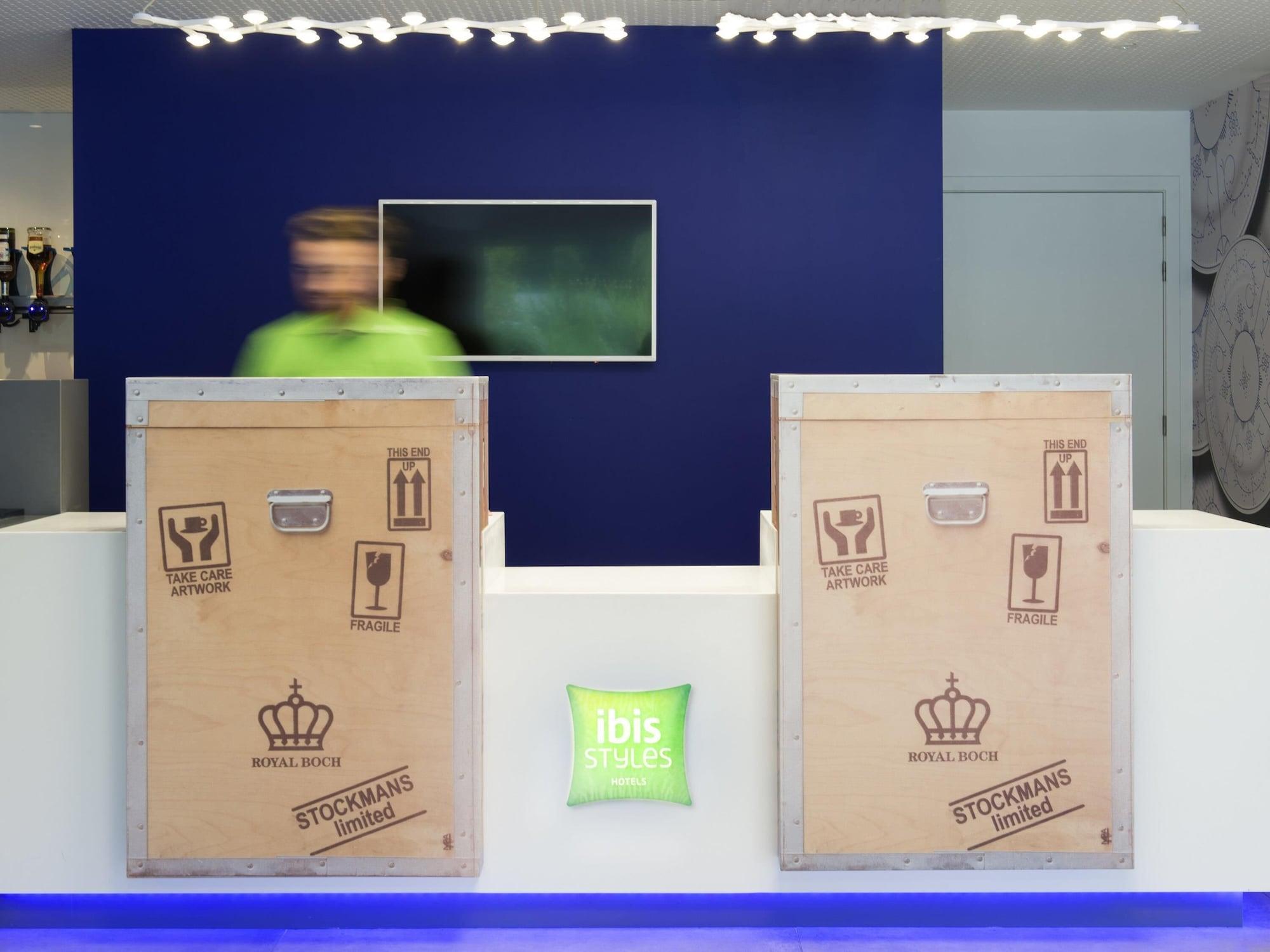 Bar/Salón ibis Styles La Louvière