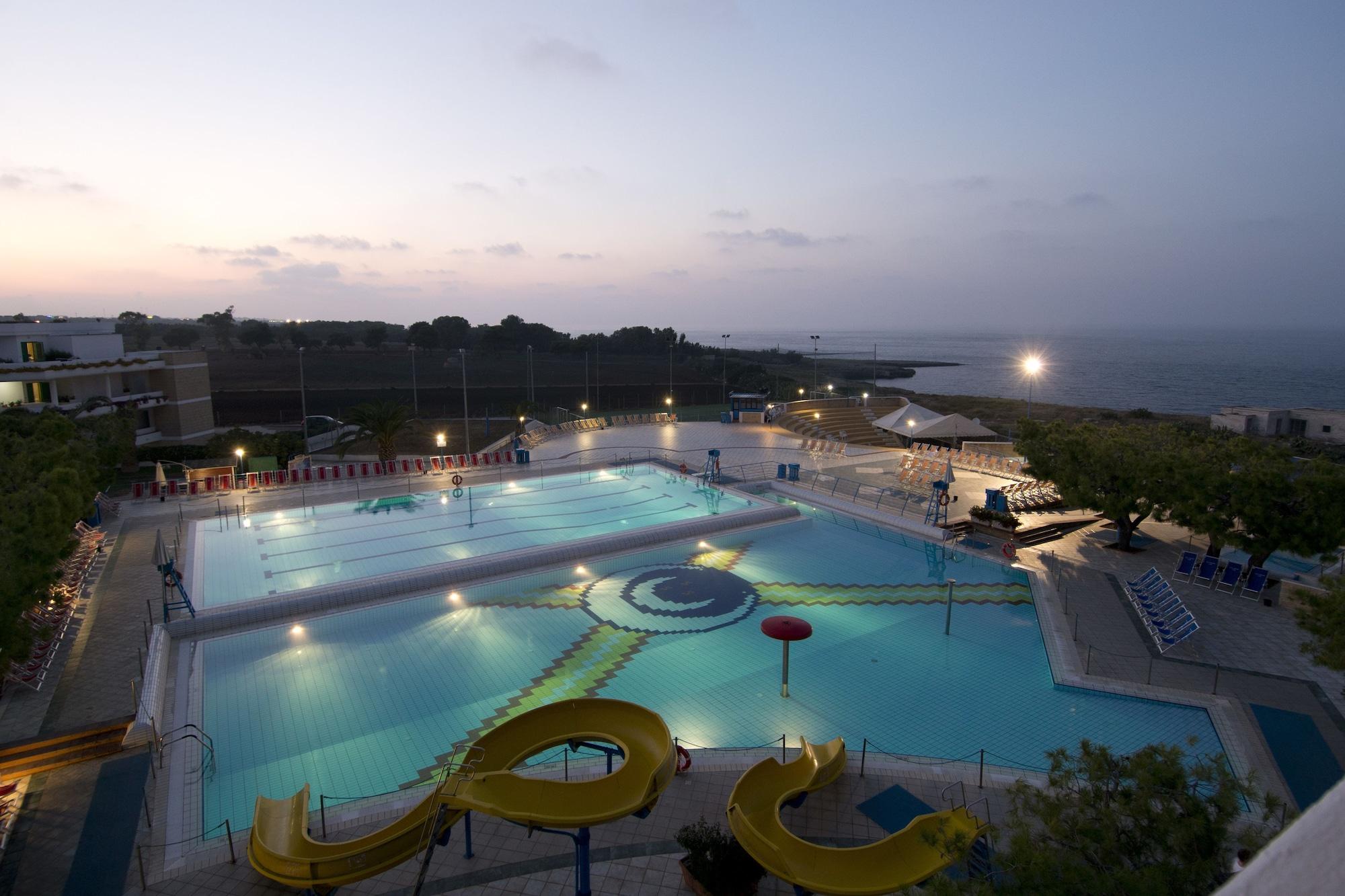 Vista Exterior Cala Corvino Hotel Resort