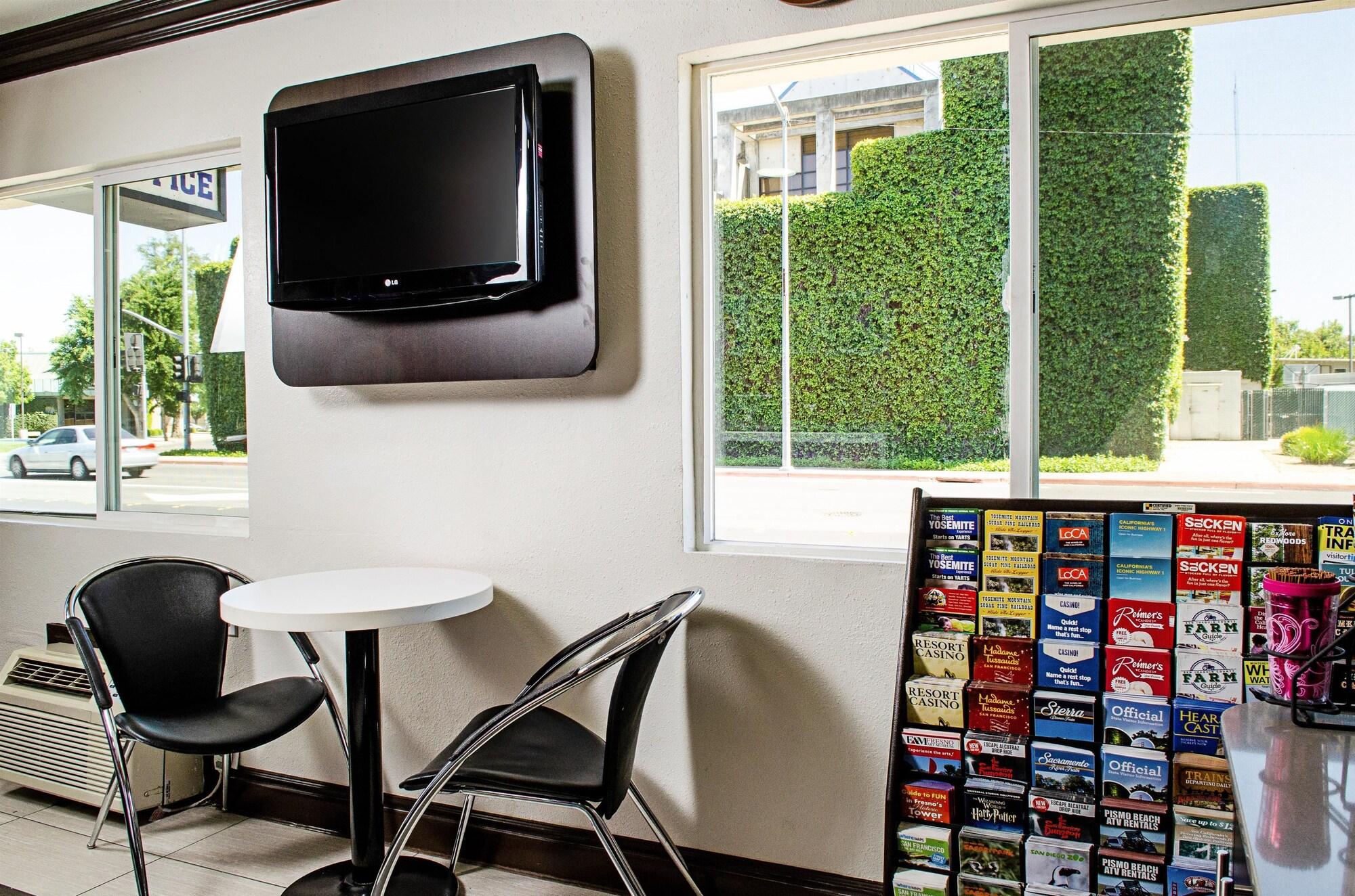 Vista Lobby Motel 6 Modesto, CA - Downtown