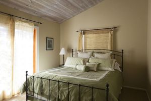Arriendo temporal - Discover Los Olivos charm, just steps to great restaurants and wine tasting.