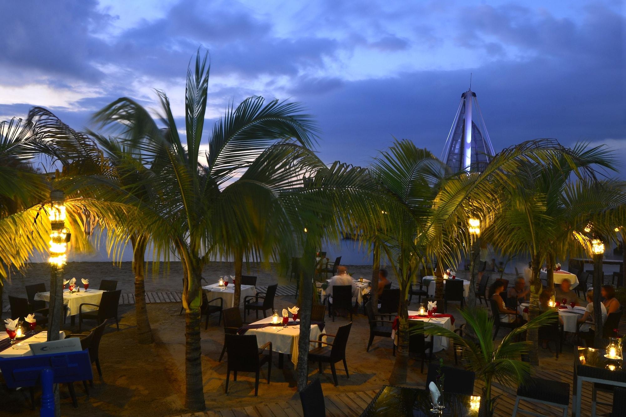 Restaurant Emperador Vallarta Beachfront Hotel and Suites