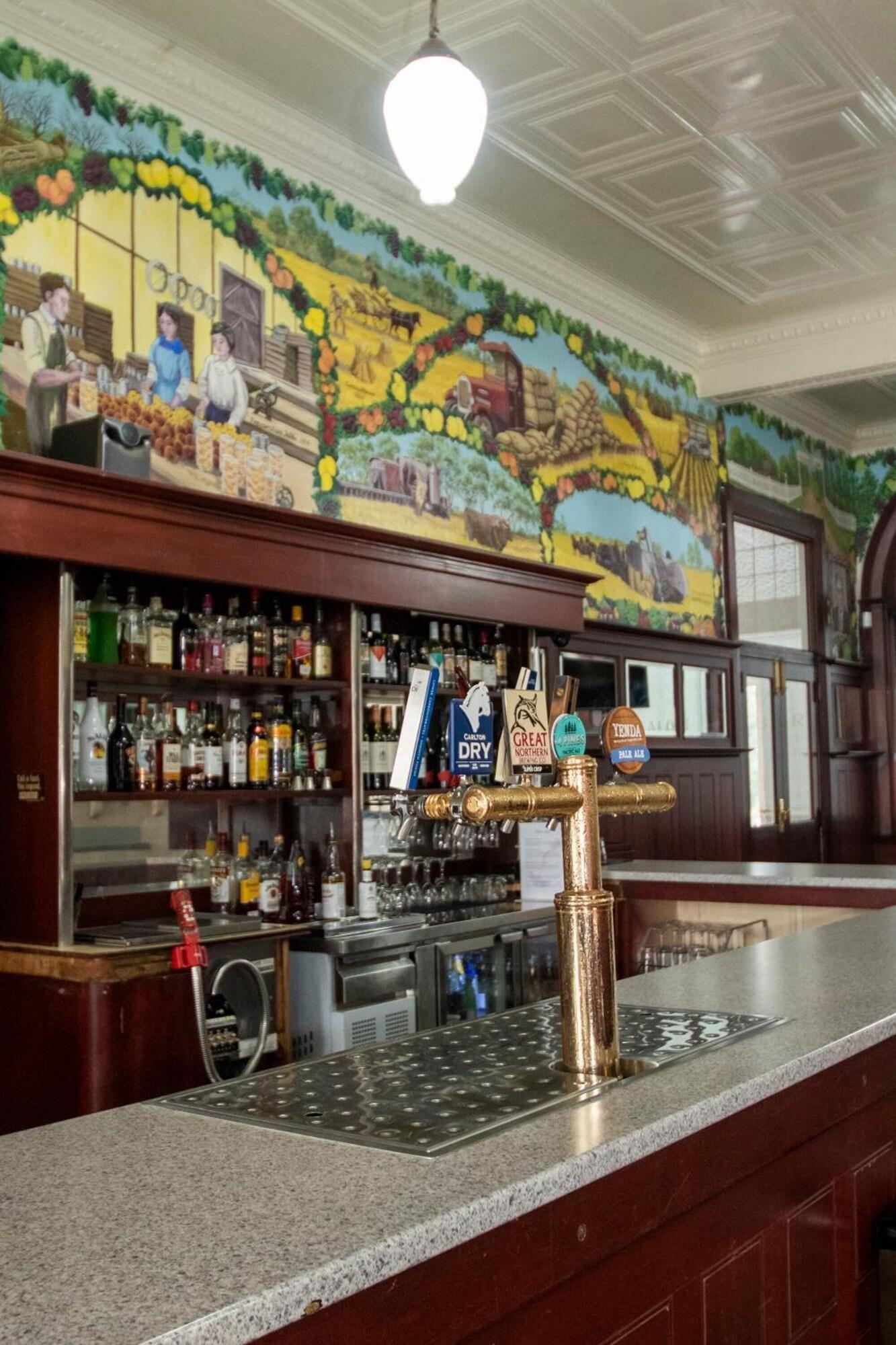 Bar/Salón Historic Hydro Motor Inn