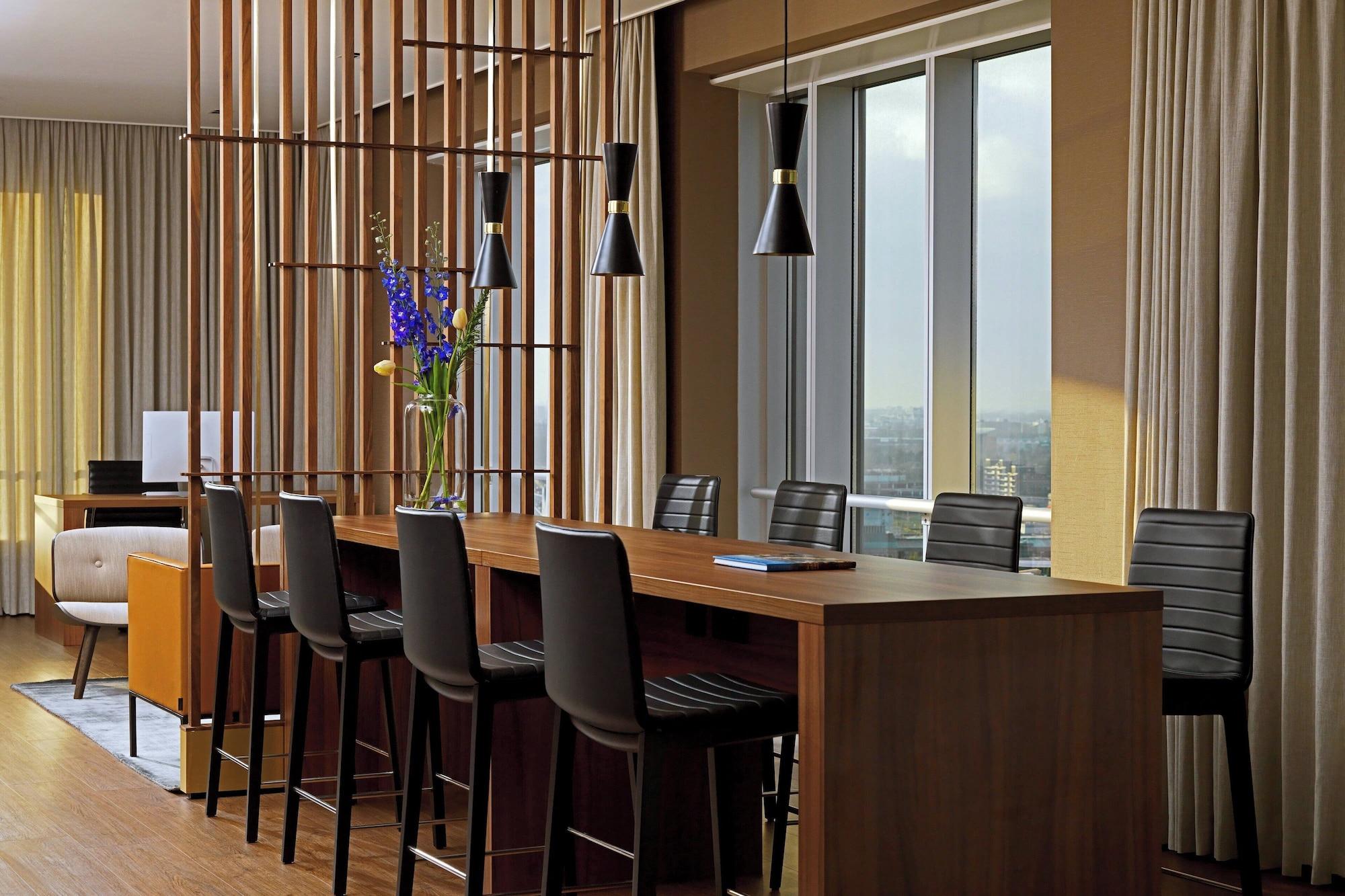 Bar/Salón Rotterdam Marriott Hotel