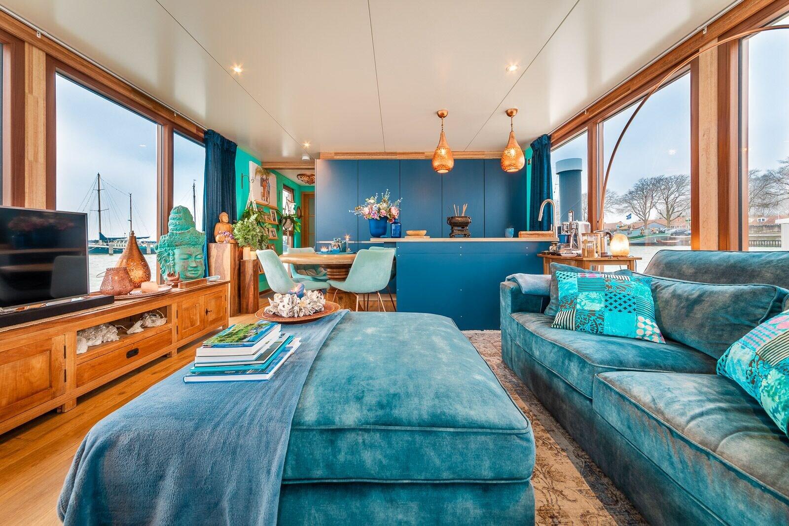 Varios Cozy Lodge Retreat Close to Amsterdam on the Vecht