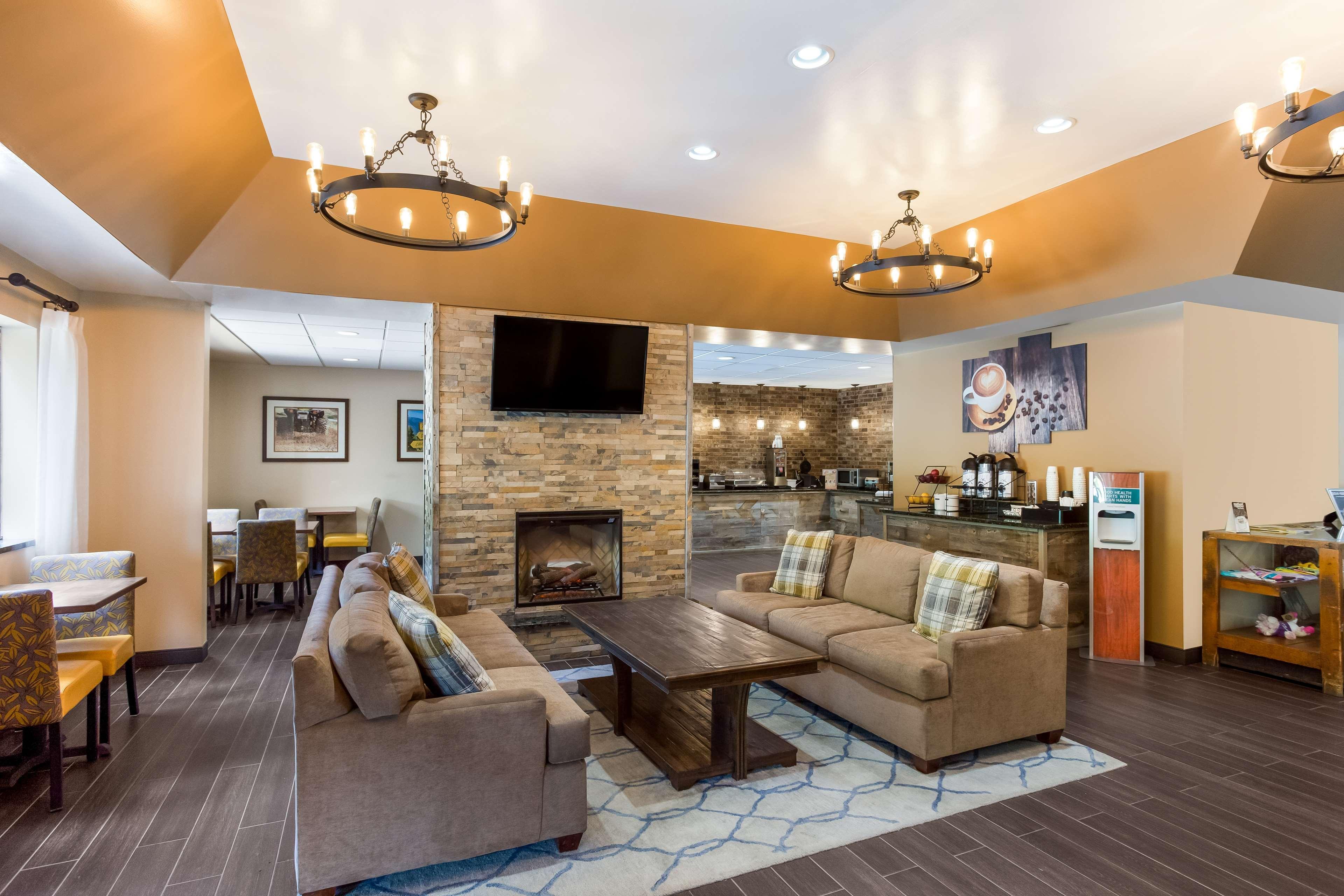 Vista Lobby Best Western Logan Inn
