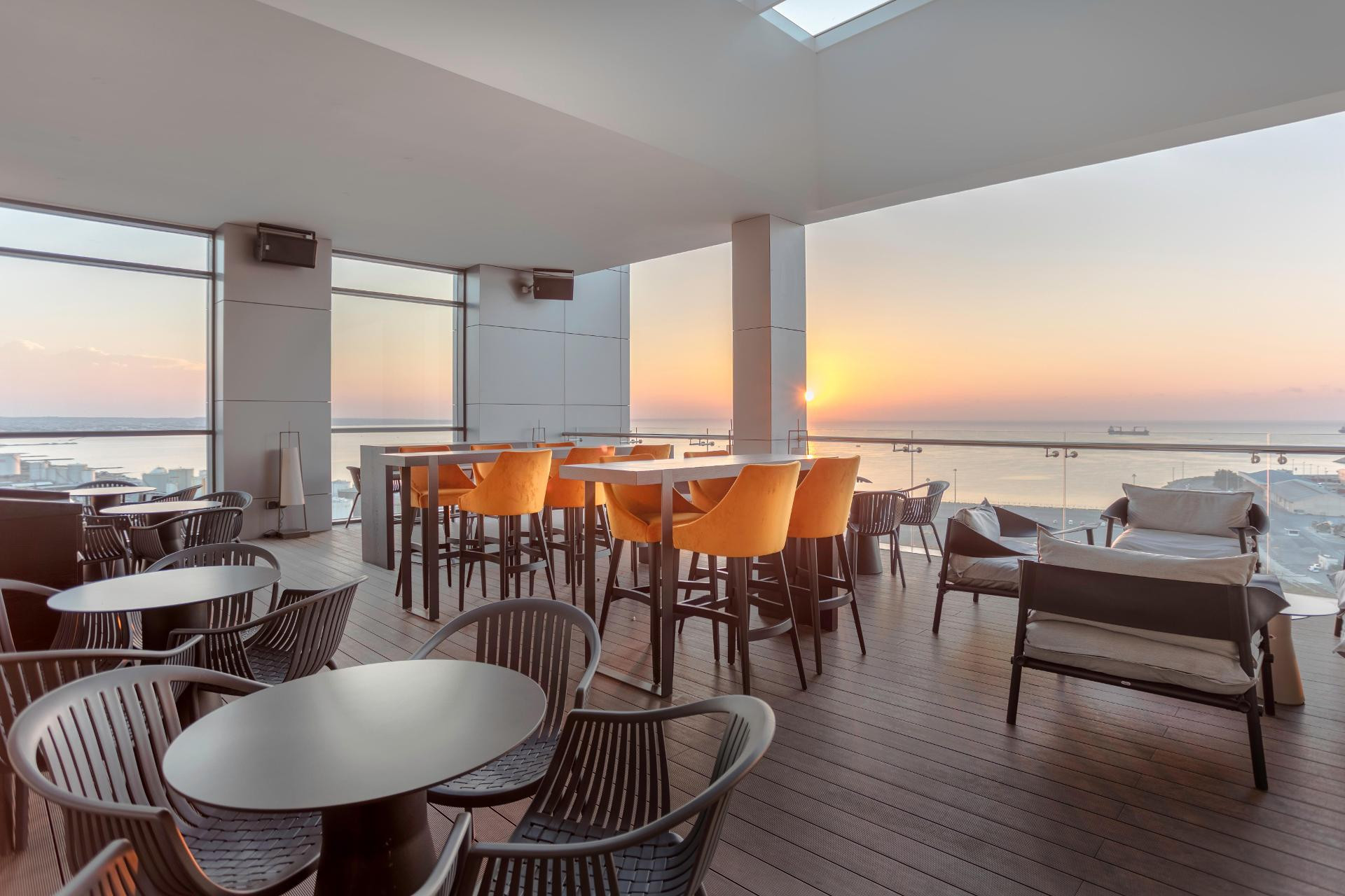 Bar/Salón Radisson Blu Hotel, Larnaca