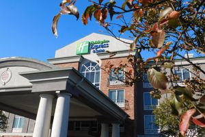 Alojamiento - Holiday Inn Express Suites Millington-Memphis Area