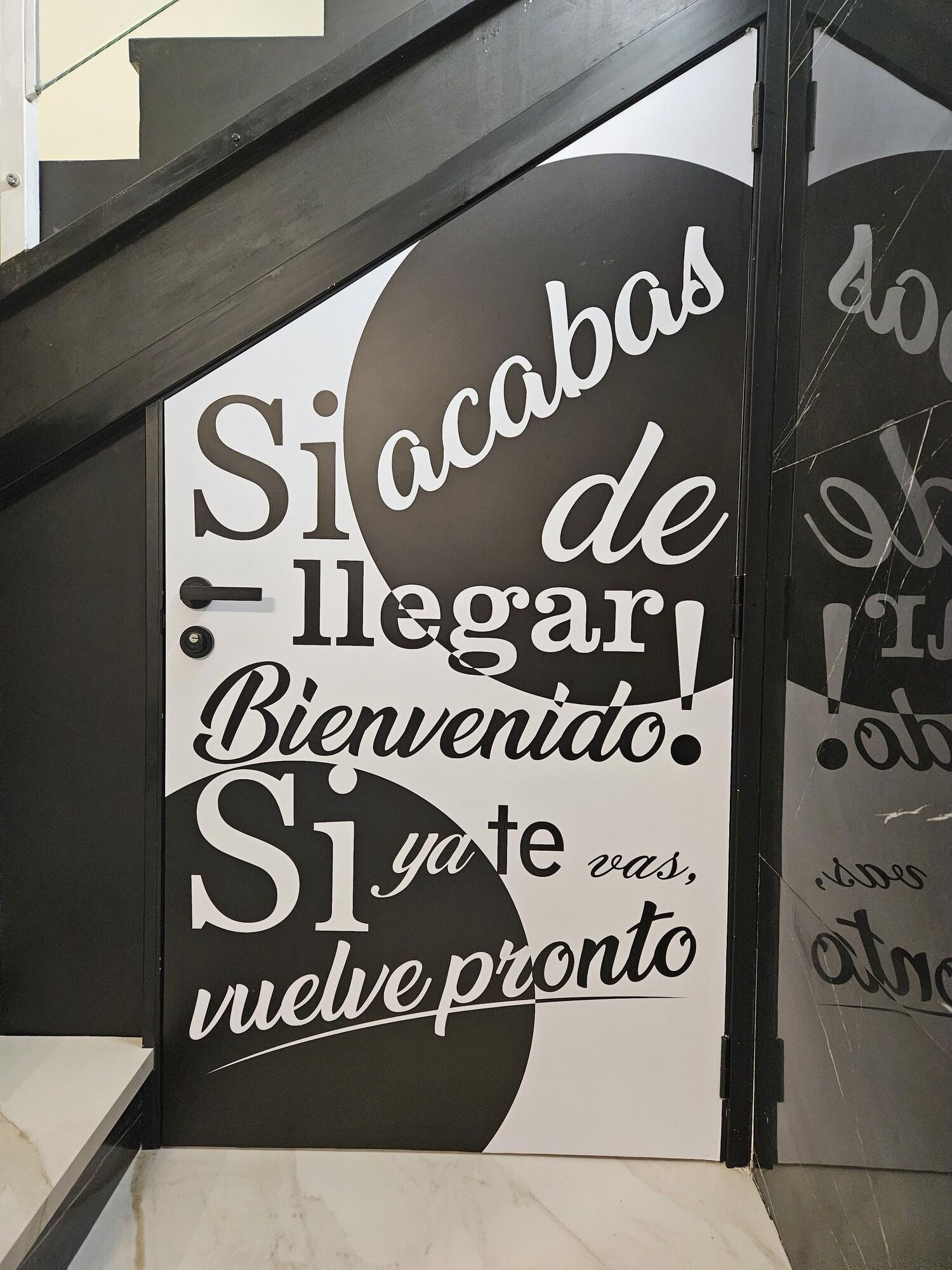 Vista Lobby HOSTAL LUXURY NIT I DIA