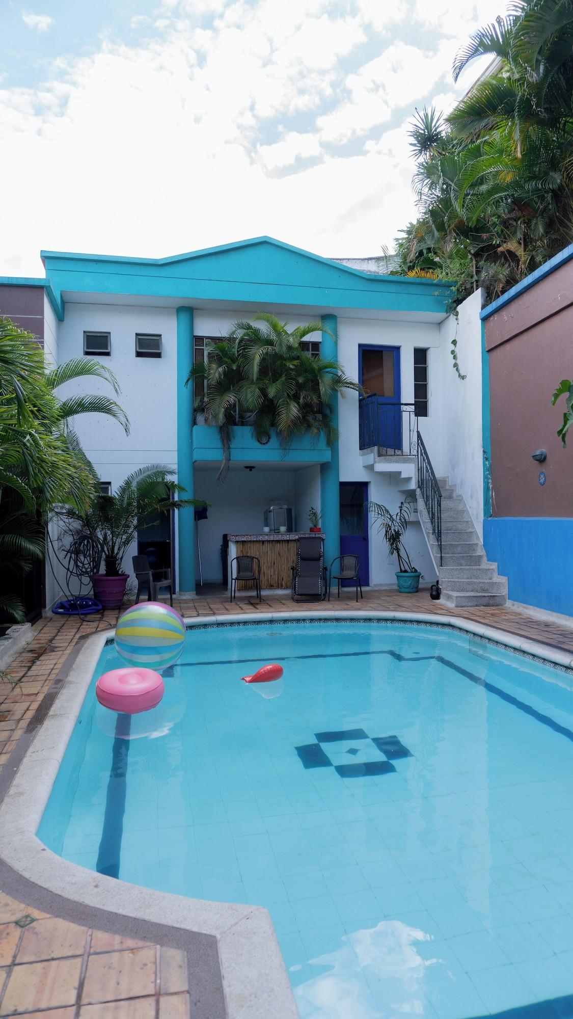 Varios La Clave House