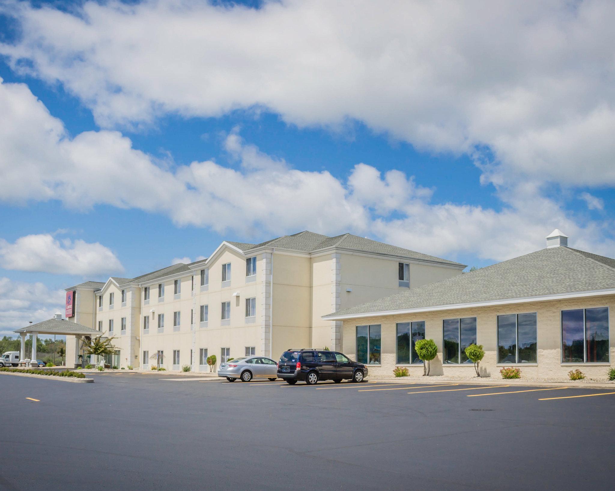 Vista Exterior Comfort Suites Escanaba