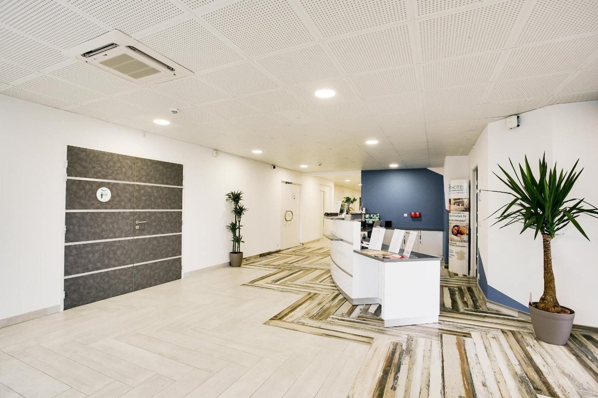 Vista Lobby Brit Hotel Confort Loches