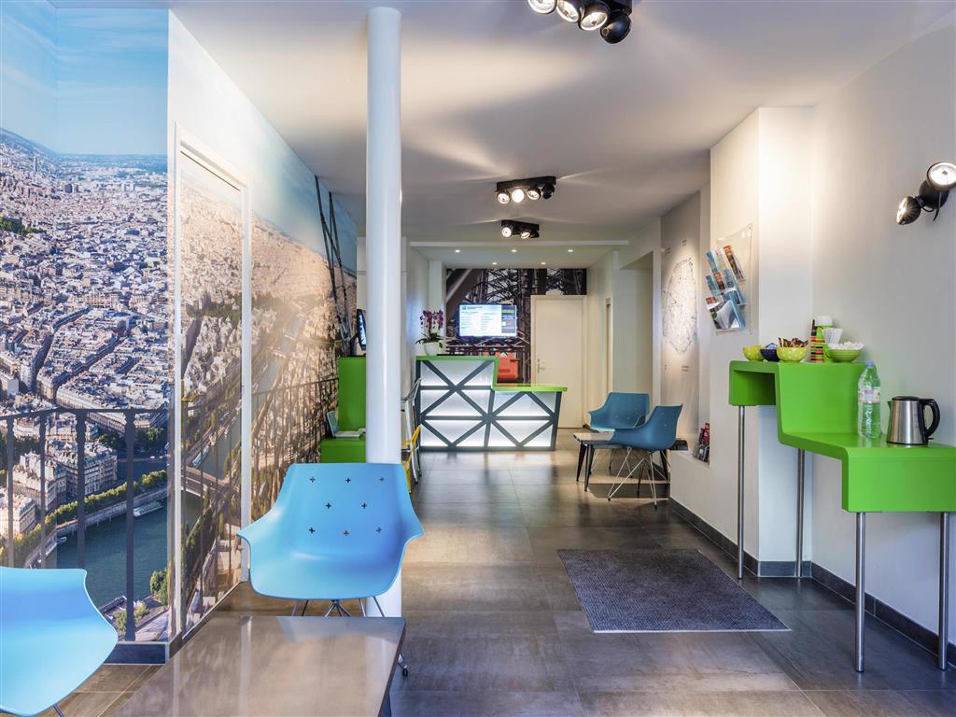 Vista Lobby ibis Styles Paris Eiffel Cambronne