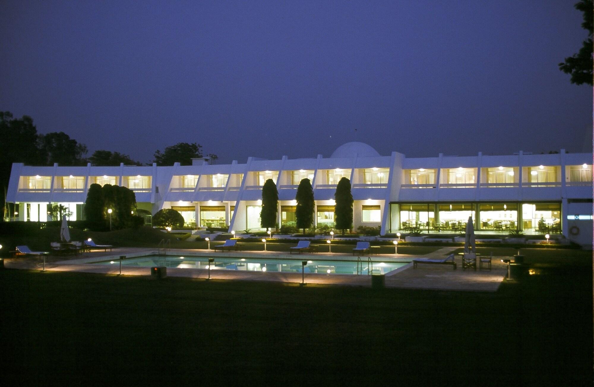 Vista Exterior Radisson Hotel Khajuraho