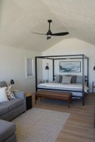 Alquiler Vacacional - Package Deal Sleeps 9! Sandy Beach, Awesome Views, Steps to the Water.