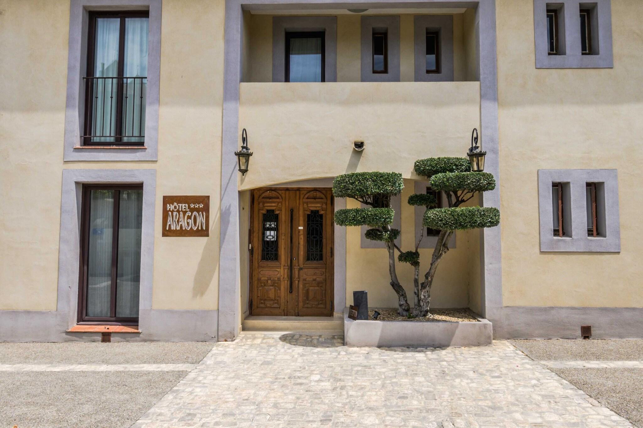 Vista Exterior Hotel l'Aragon, 50m from the city of Carcassonne