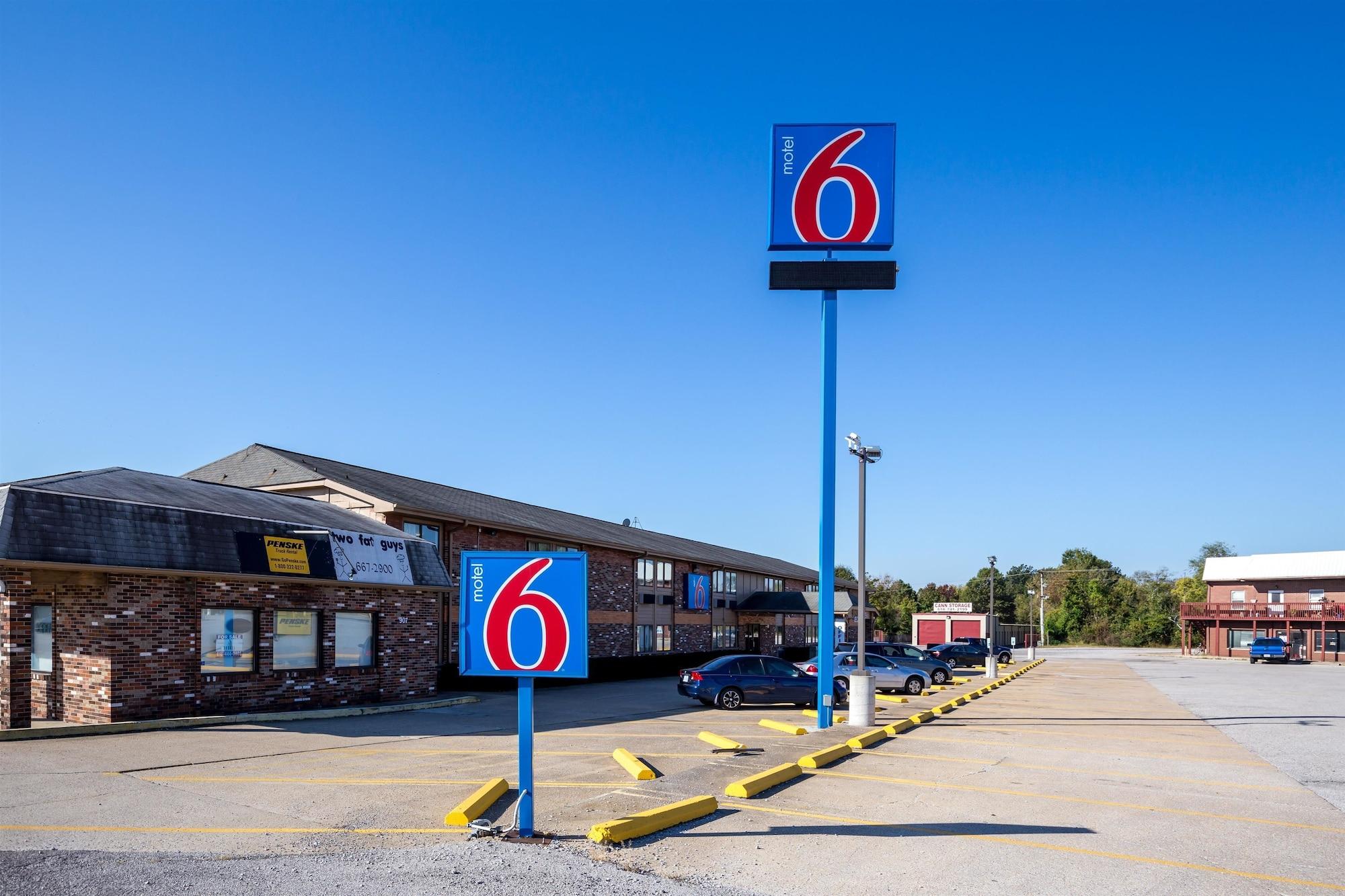Vista Exterior Motel 6 Troy, IL