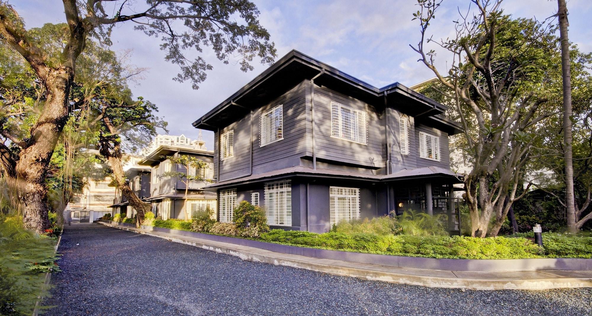 Vista Exterior The Henry Hotel Manila