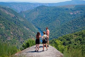Actividad - Tour desde Santiago a la Ribeira Sacra con barco