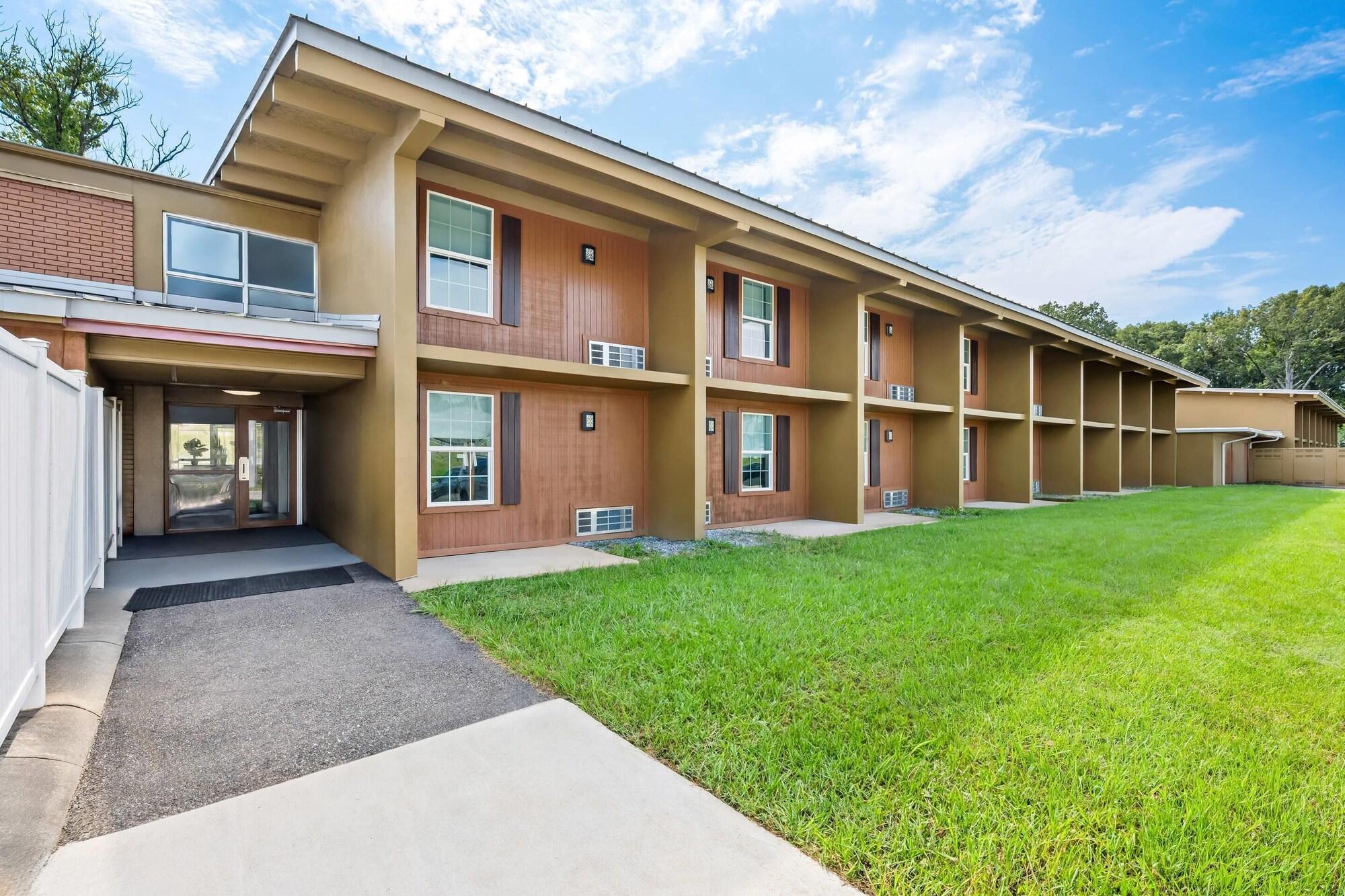 Vista Exterior Econo Lodge Montgomery South I-65