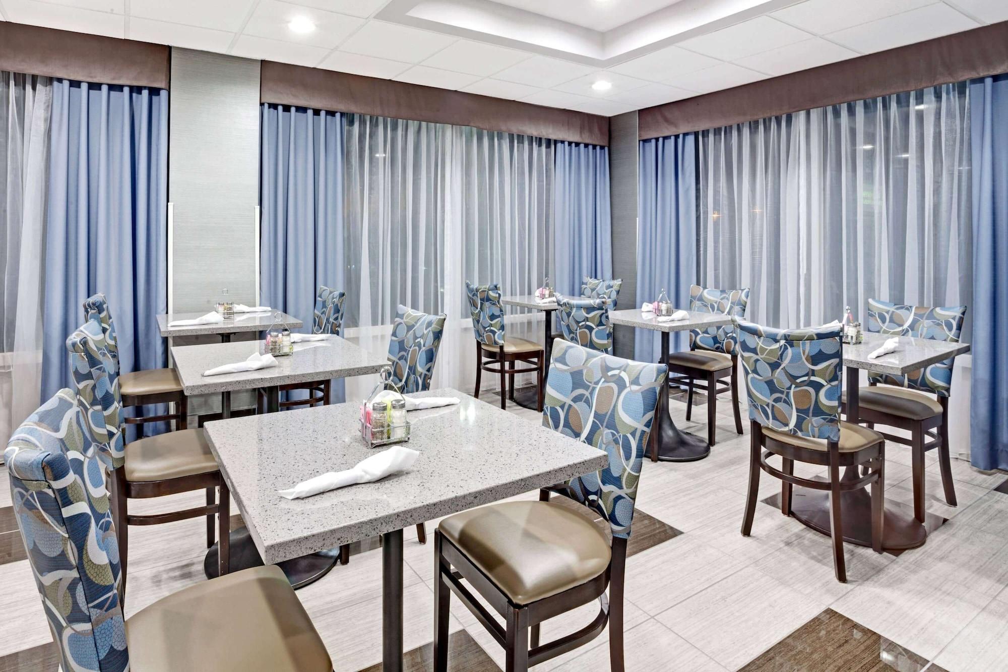 Restaurant Wyndham Garden Charlotte Airport Southeast