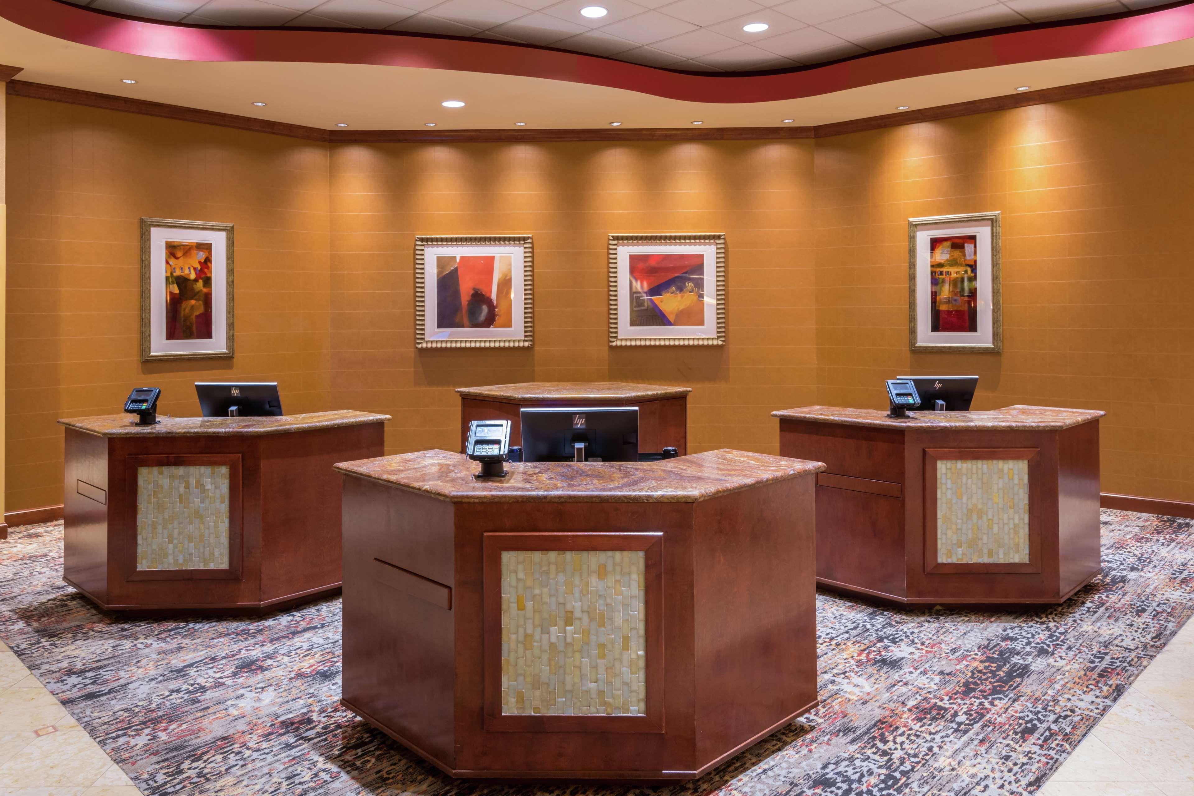 Vista Lobby Embassy Suites by Hilton St. Louis St. Charles