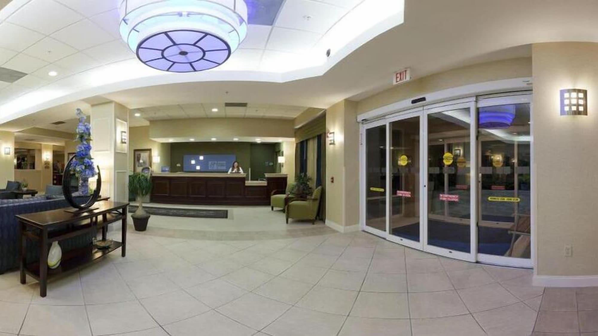 Vista Lobby Holiday Inn Express Hotel & Suites Clearwater/Us 19 N by IHG