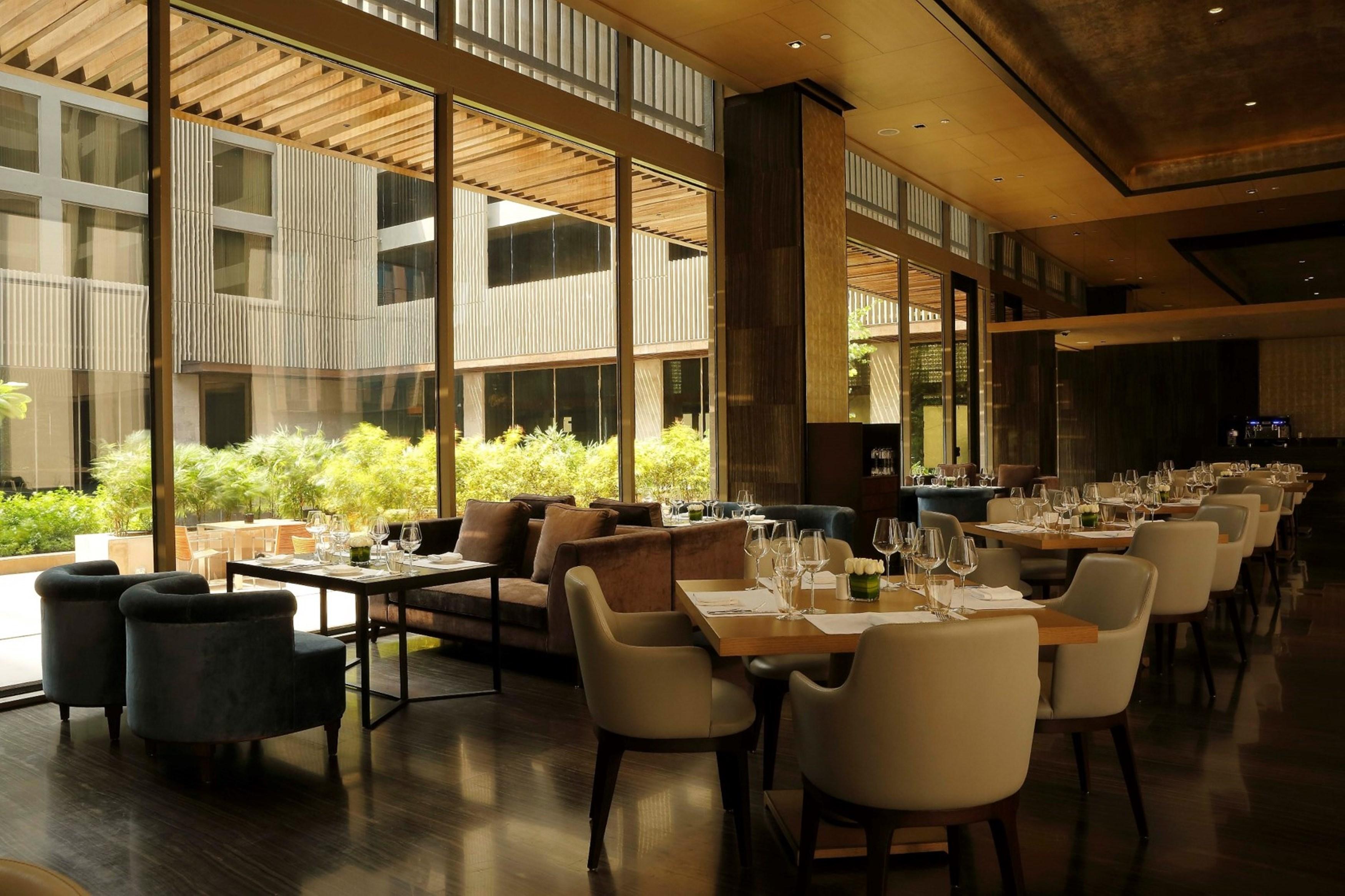 Restaurant The Roseate New Delhi