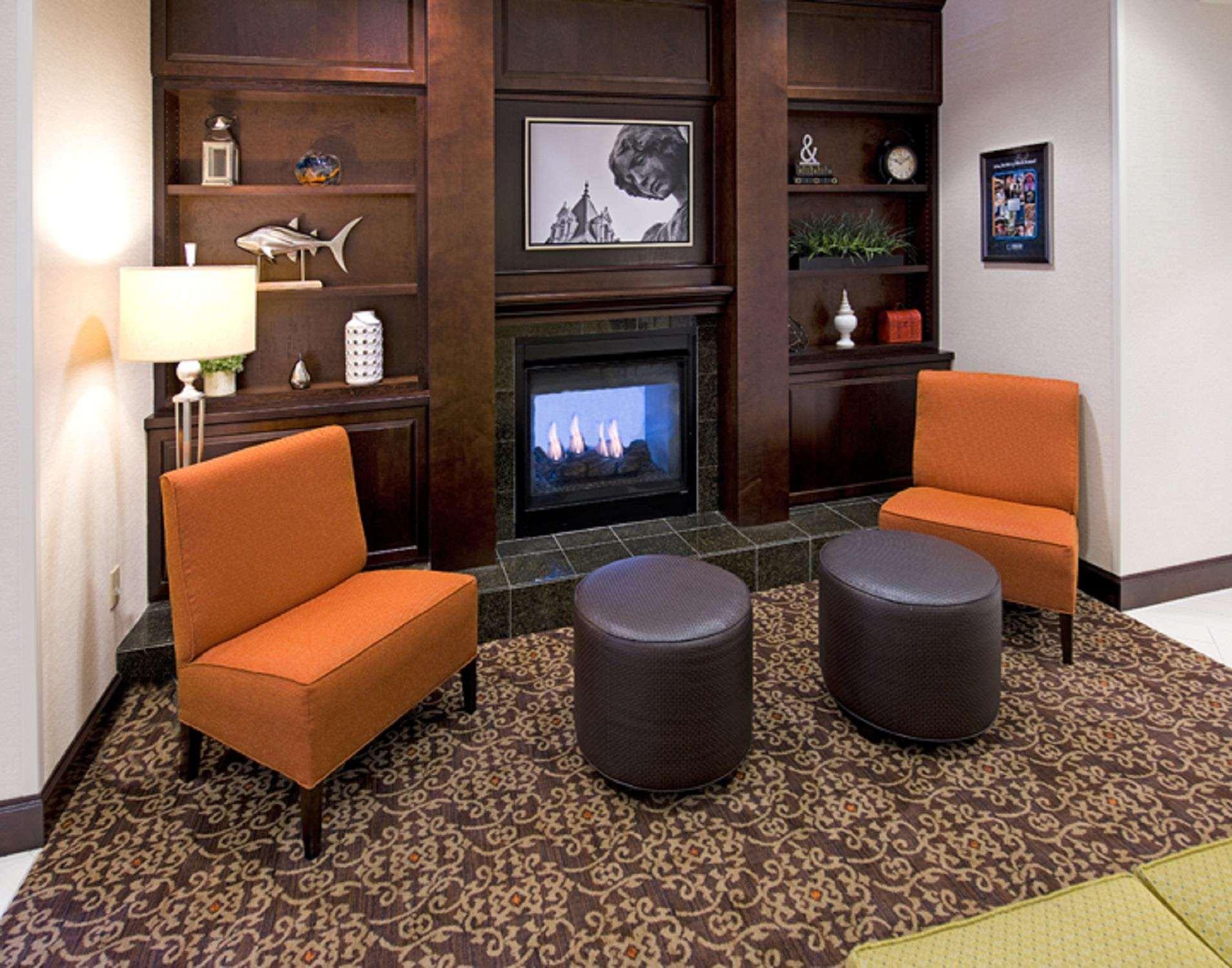 Vista Lobby Hampton Inn Schenectady Downtown