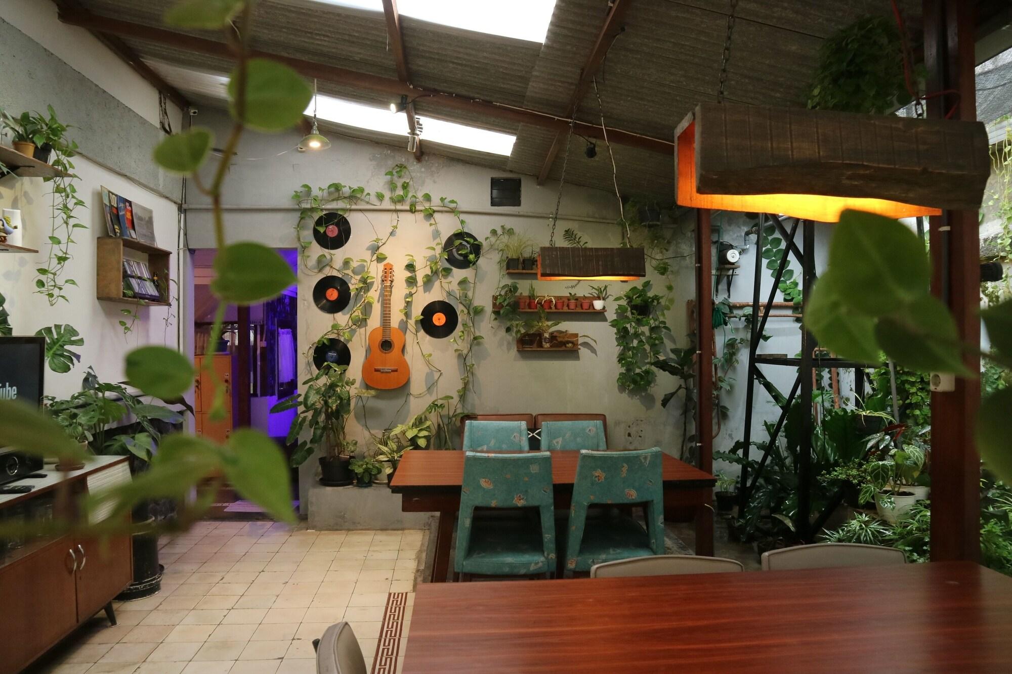 Restaurant Semeru Hostel Malang - Adults Only