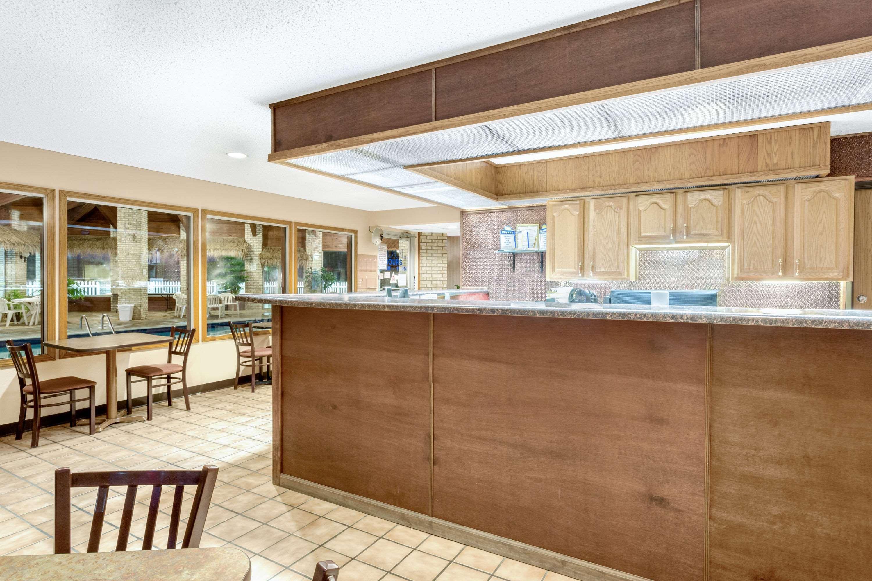 Vista Lobby Days Inn by Wyndham Jackson