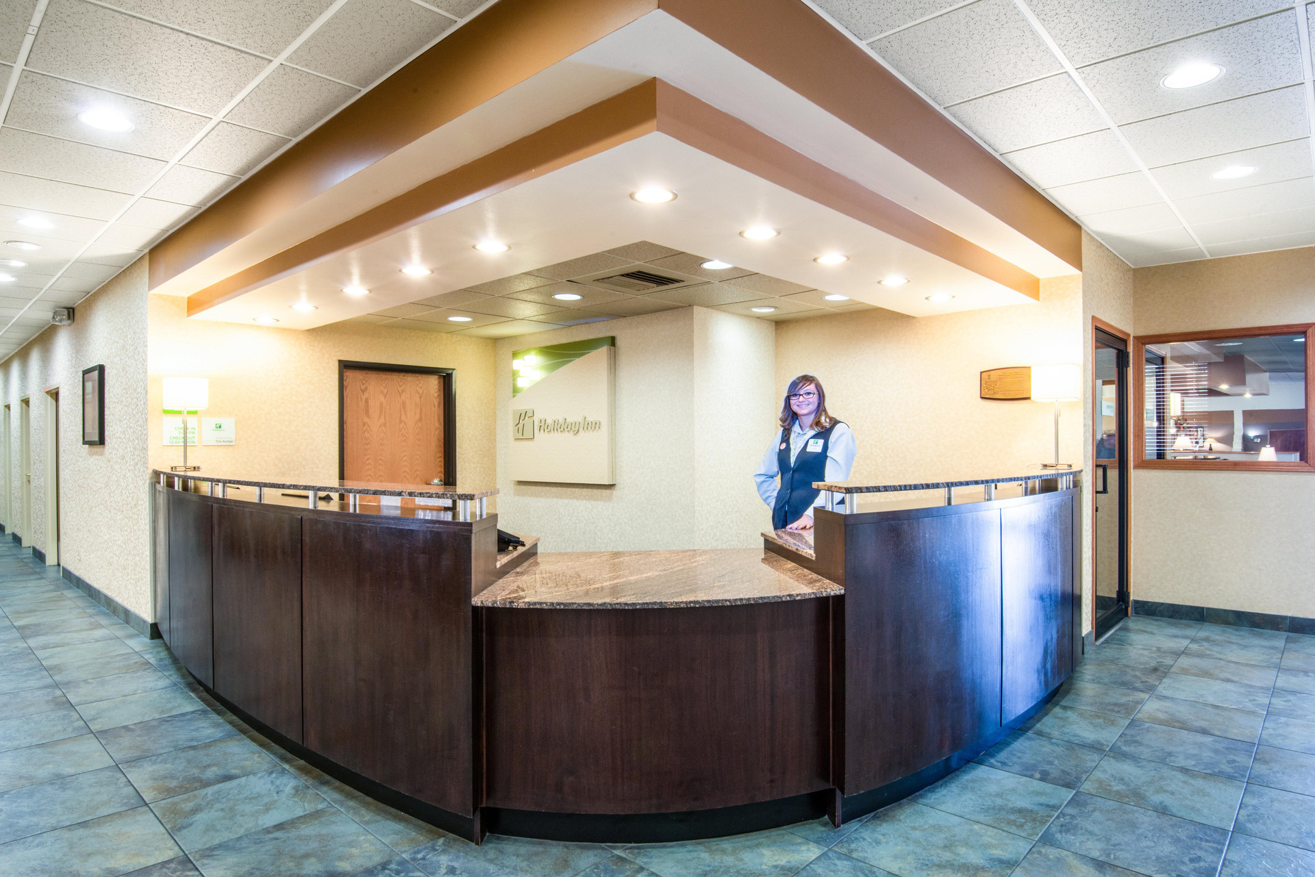 Vista Lobby Holiday Inn Riverton by IHG