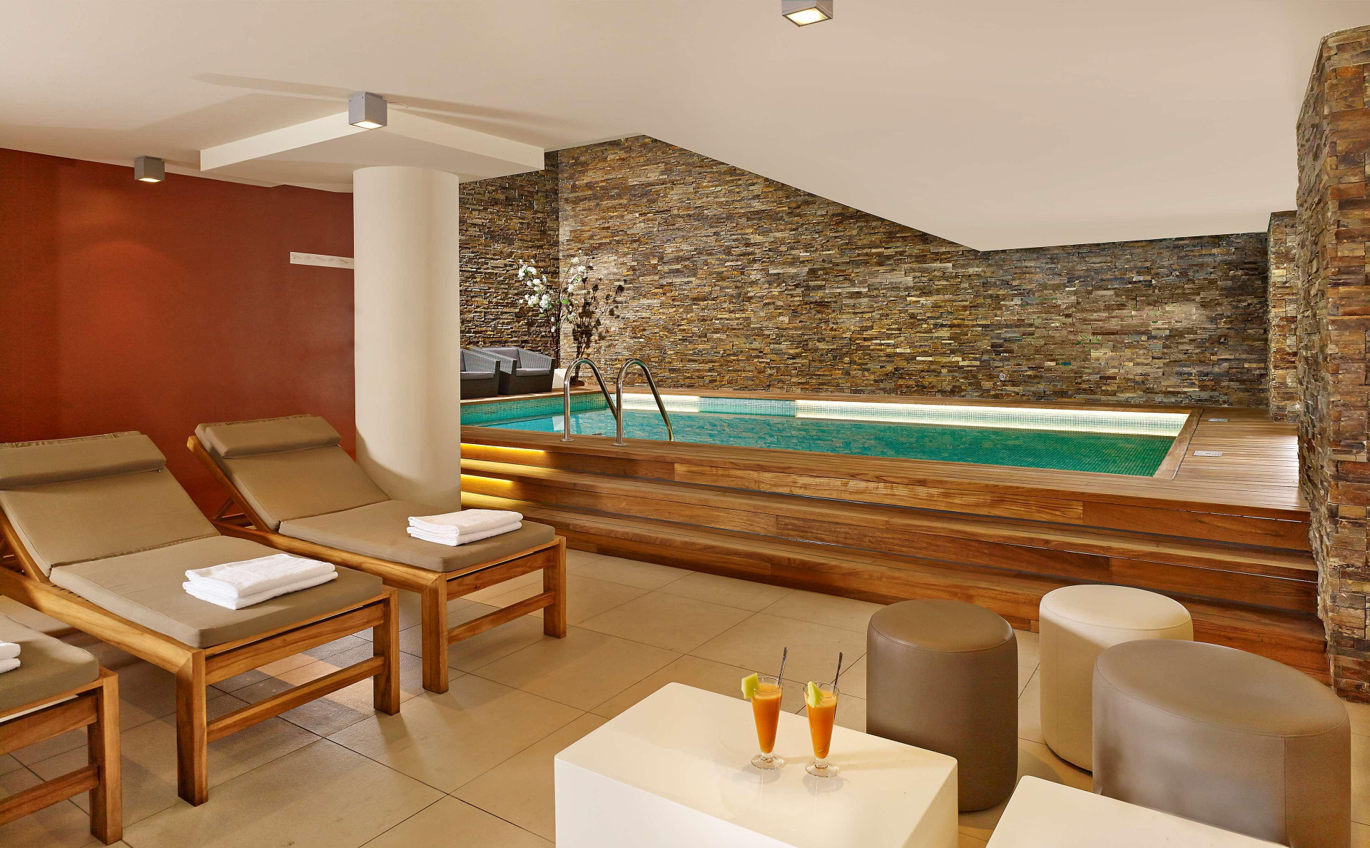 Vista da piscina art'otel Amsterdam