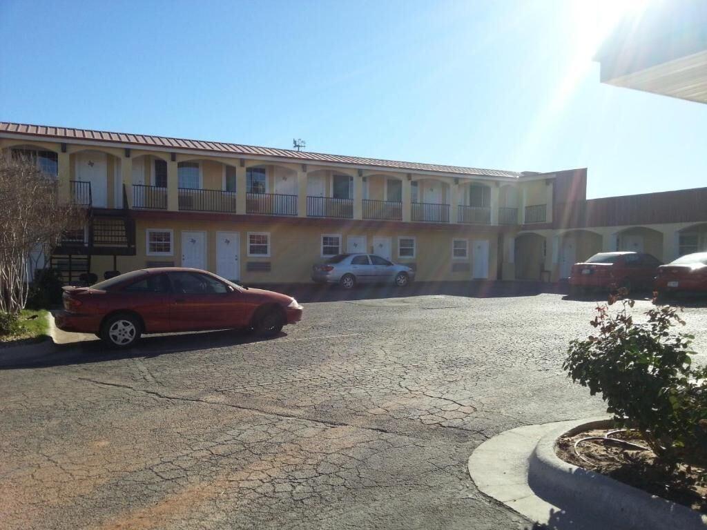 Vista Exterior Tower Motel
