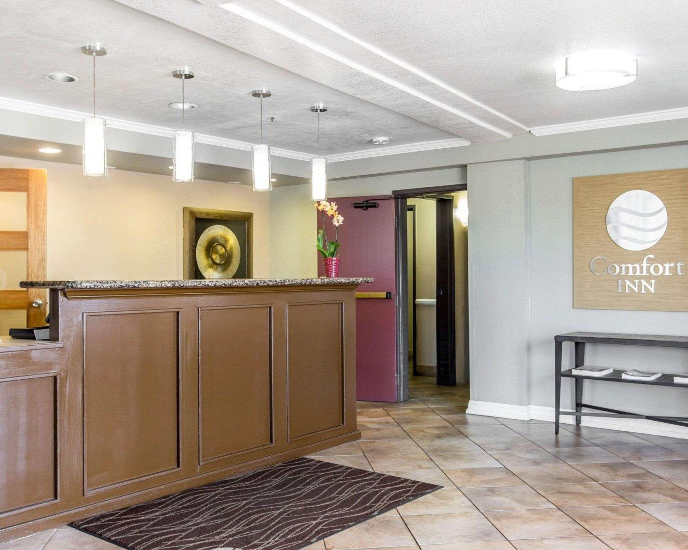 Vista Lobby Comfort Inn & Suites Ventura Beach