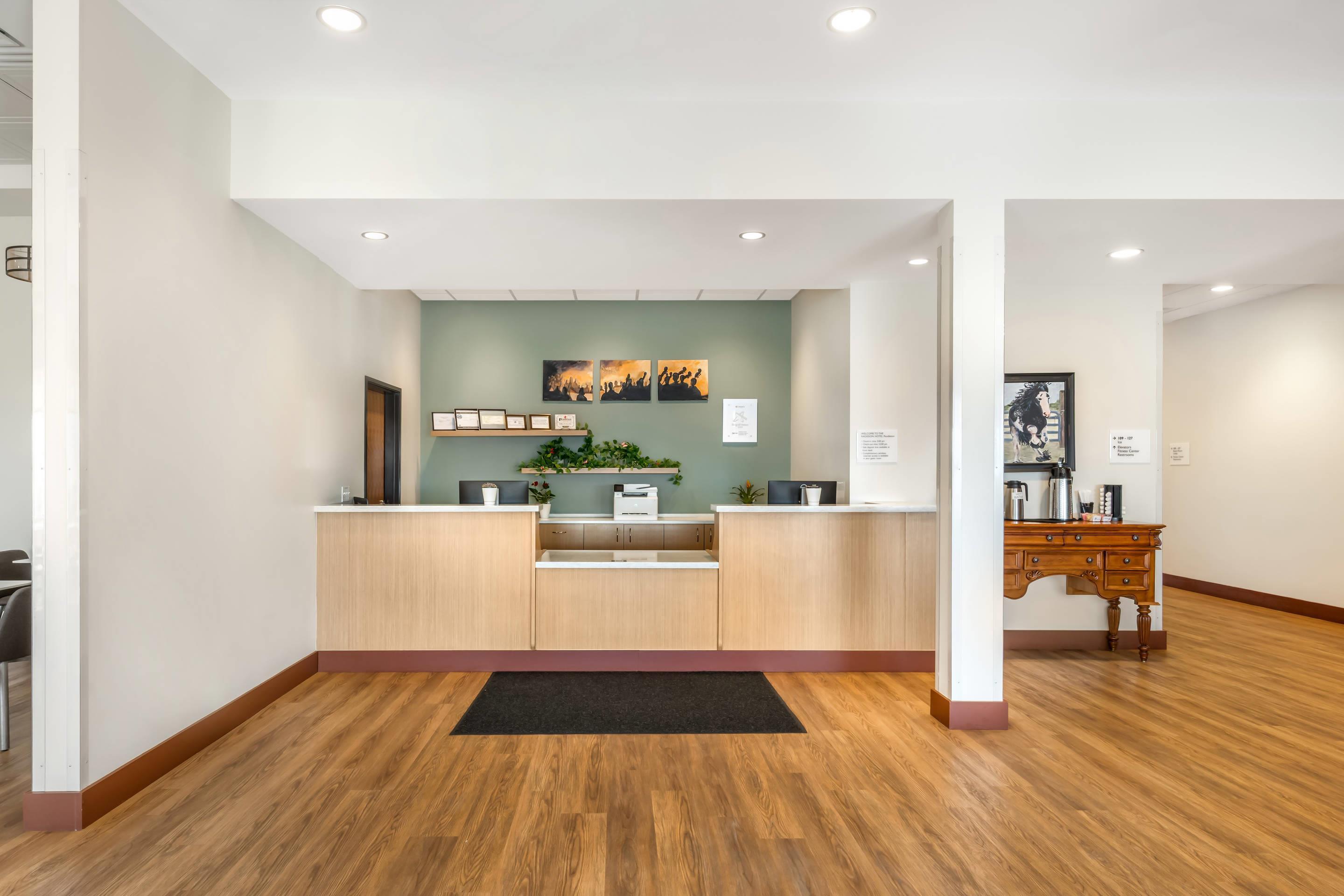 Vista Lobby Radisson Hotel Pendleton Airport