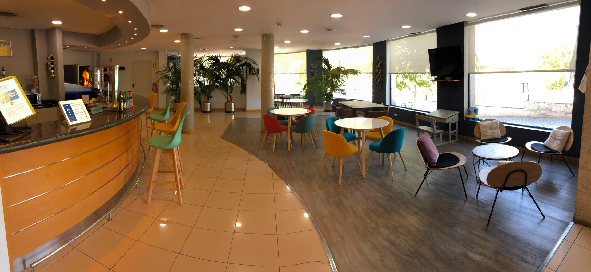 Bar/Salón Holiday Inn Express Madrid-San Sebastian de los Reyes by IHG