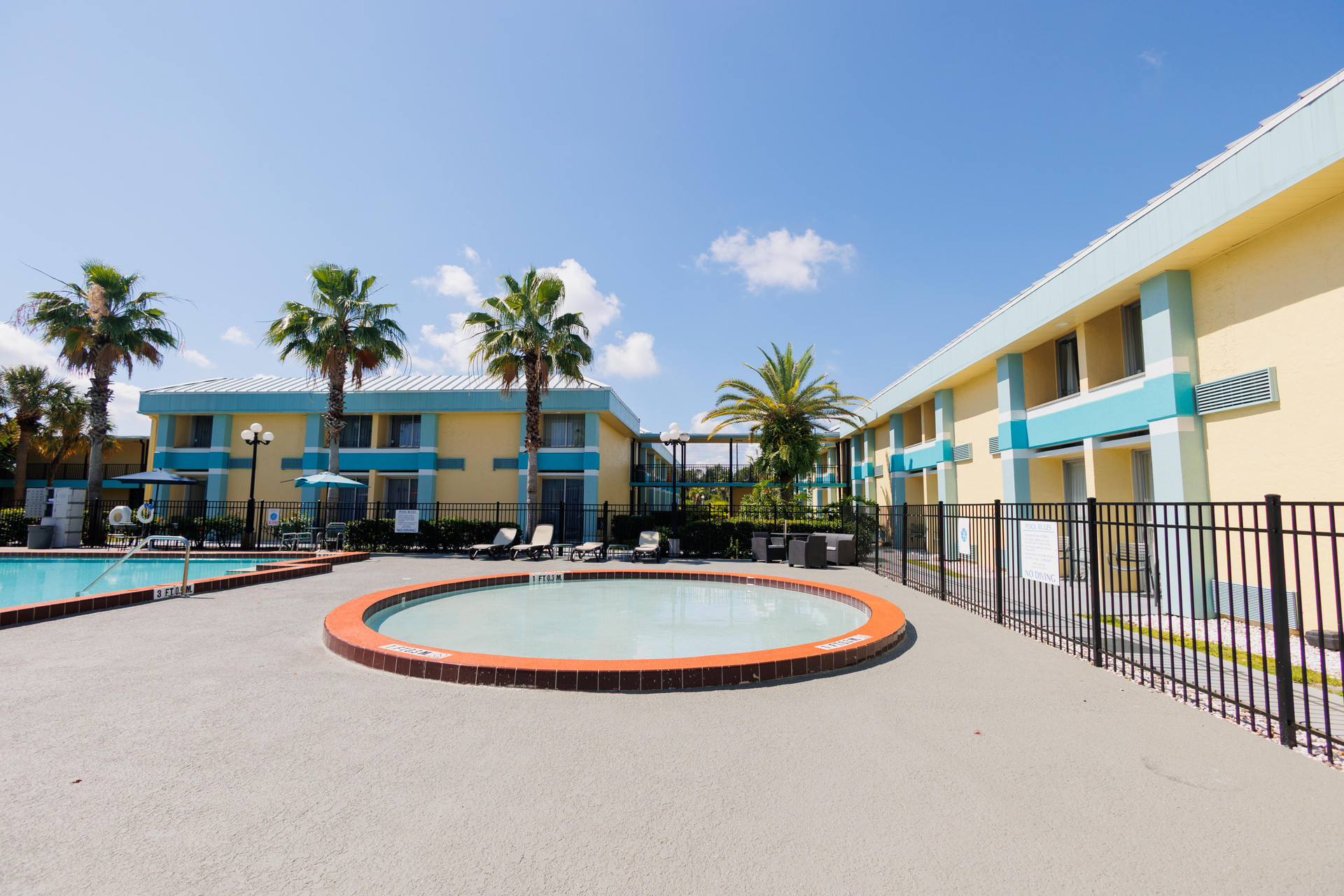 Vista Piscina Garnet Inn & Suites, Orlando