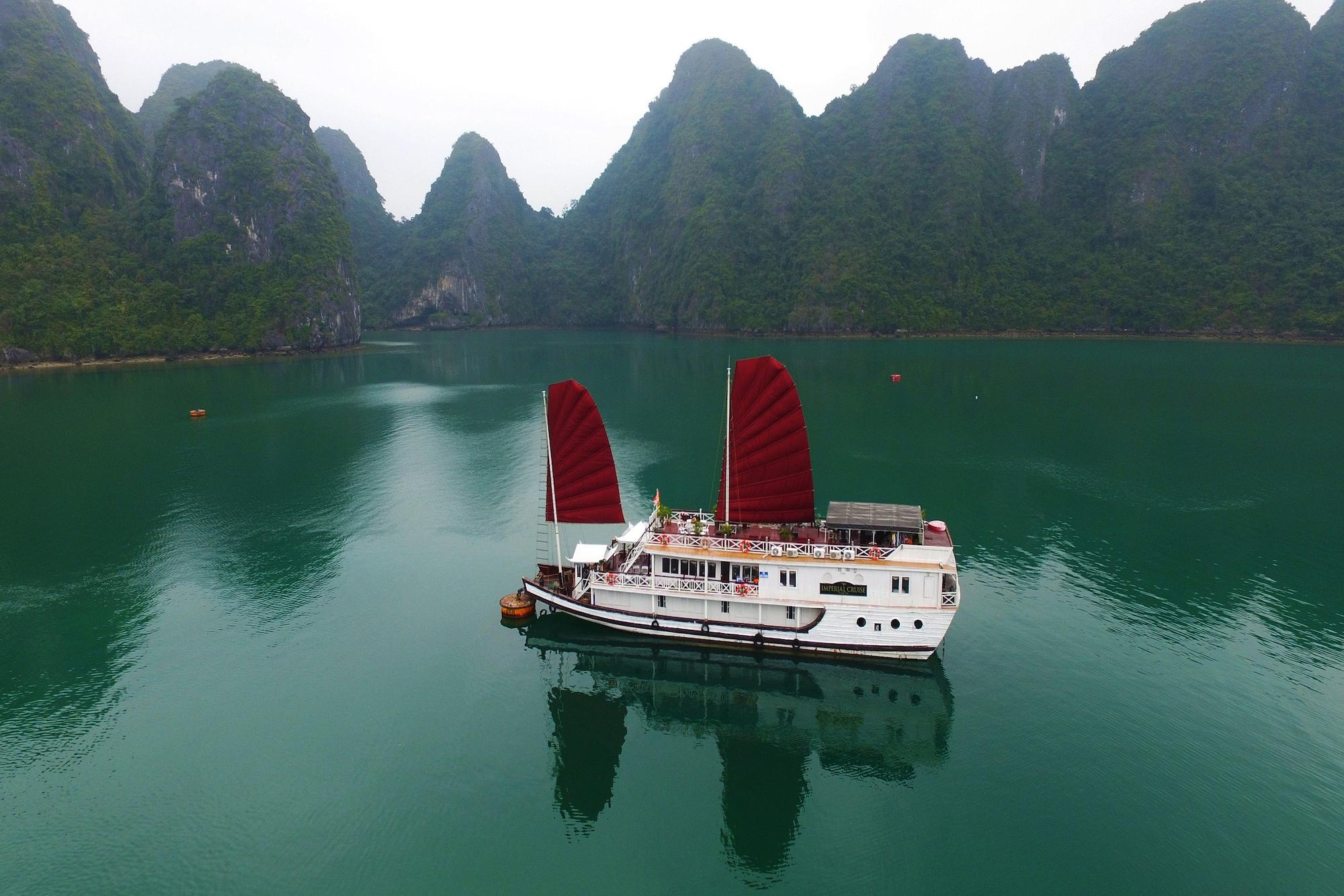 Varios Imperial Legend Cruise Halong