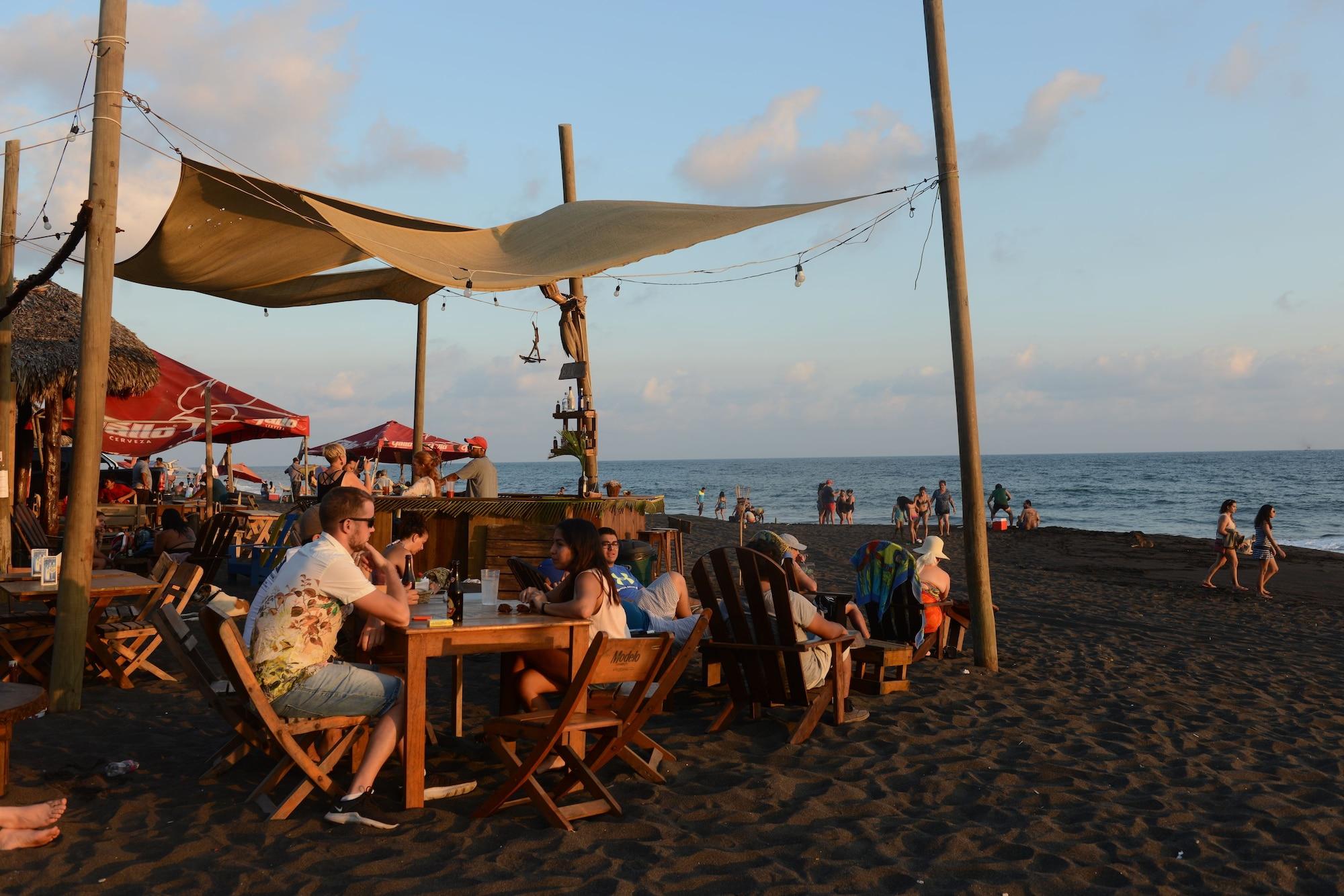 Bar/Salón Hotel el Delfin